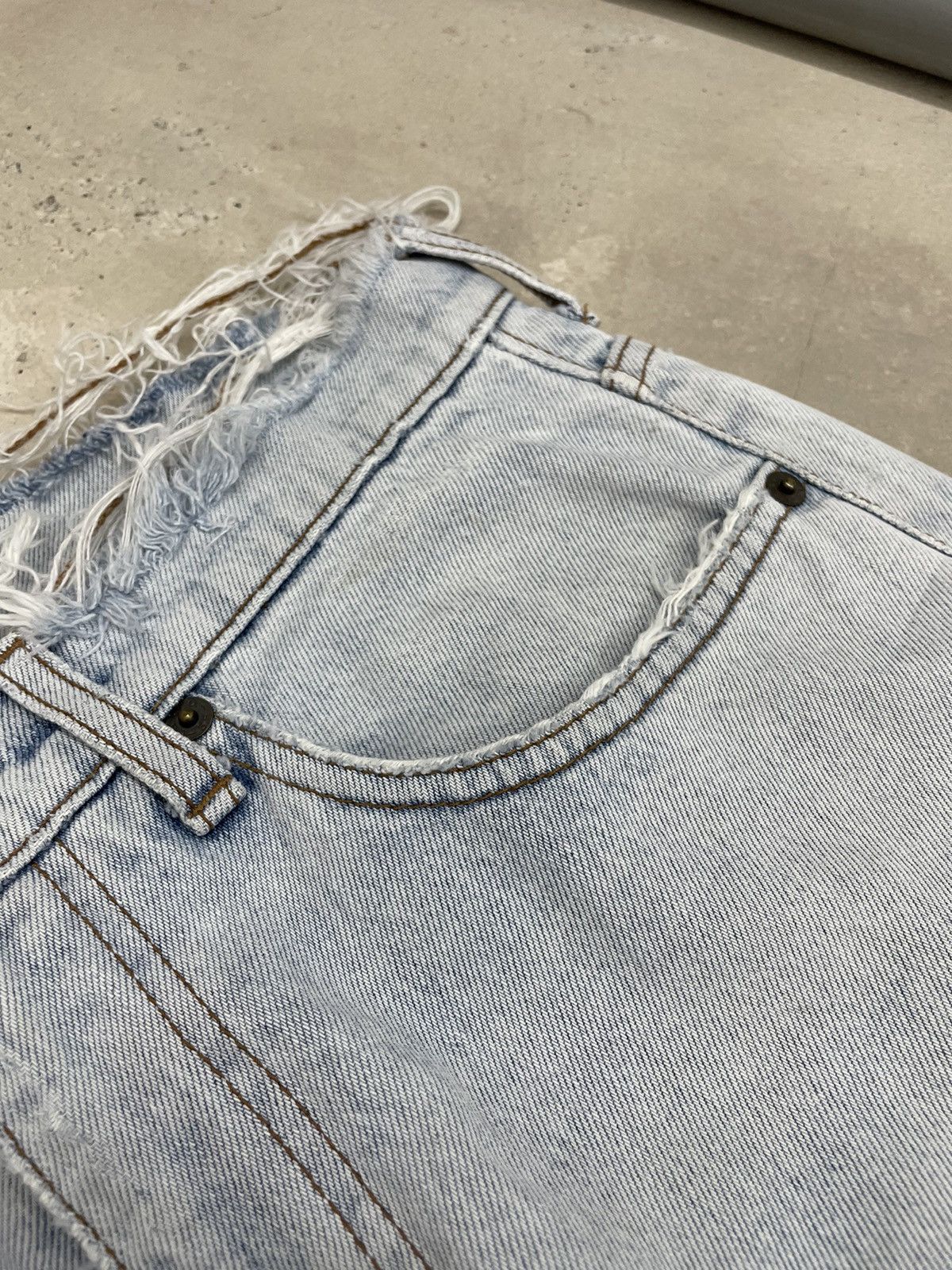 Levi's Vintage Levis Light Wash Distressed Denim Pants (AE5) Size US 28 / EU 44 - 13 Thumbnail