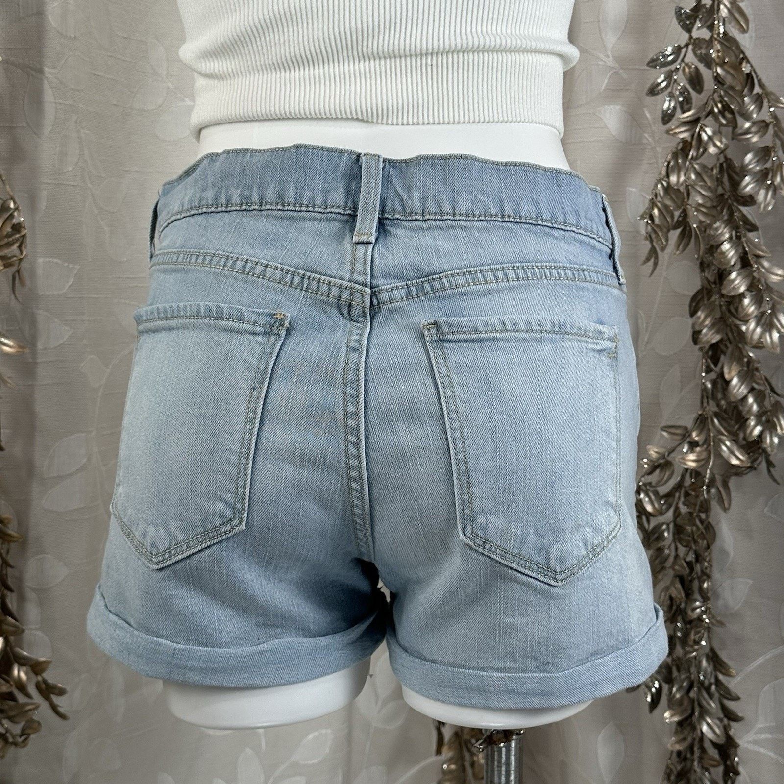 Old Navy Old Navy Boyfriend Denim Shorts Size 8 Light Wash Distressed Size 29" - 3 Thumbnail