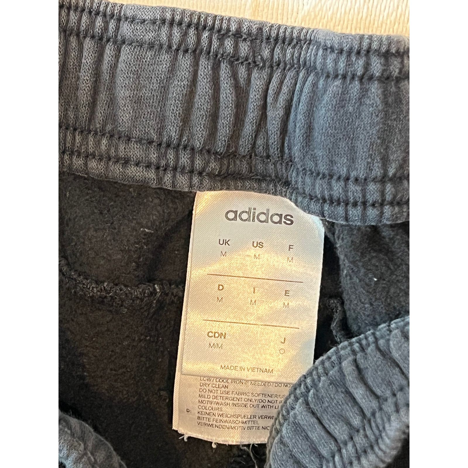 Adidas Adidas Black Sweat Shorts Mens M Size US 34 / EU 50 - 3 Thumbnail