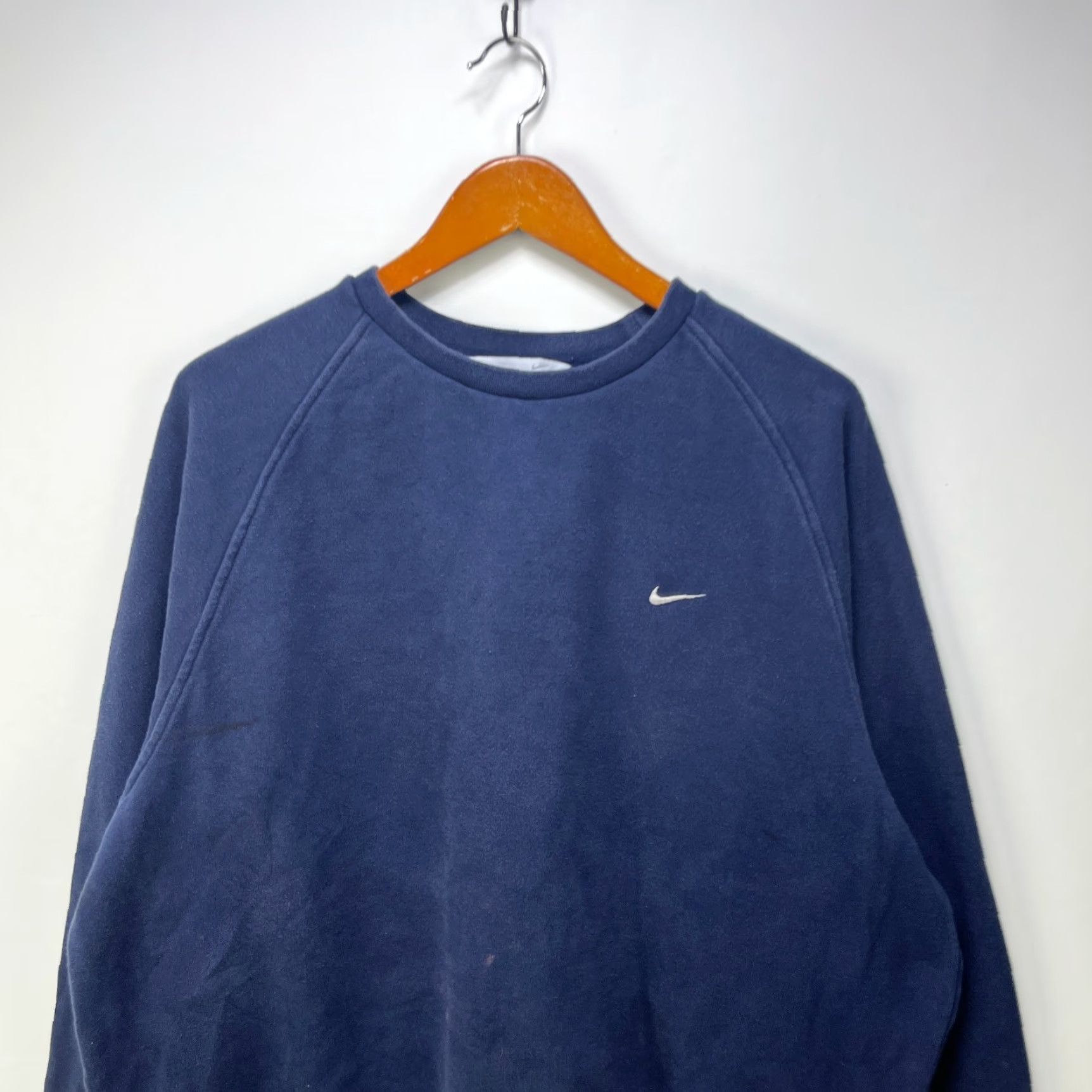 Nike VINTAGE Nike Sweatshirt XL Mens Blue 90s Swoosh Logo Pullover Crew Neck Long Sleeve Fleece Cotton All Seasons Size US XL / EU 56 / 4 - 2 Thumbnail