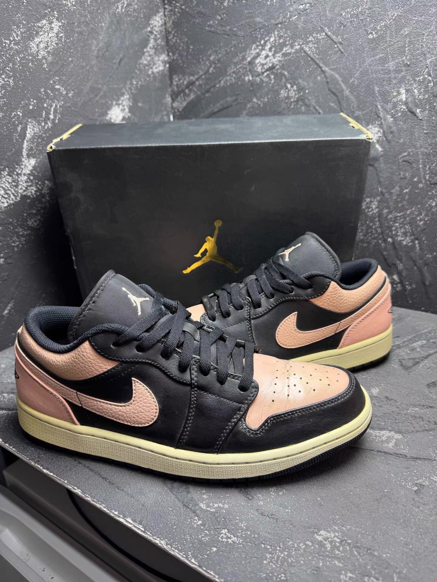 Nike Air Jordan 1 Low Black Pink Toe Q10 Size US 10 / EU 43 - 2 Thumbnail