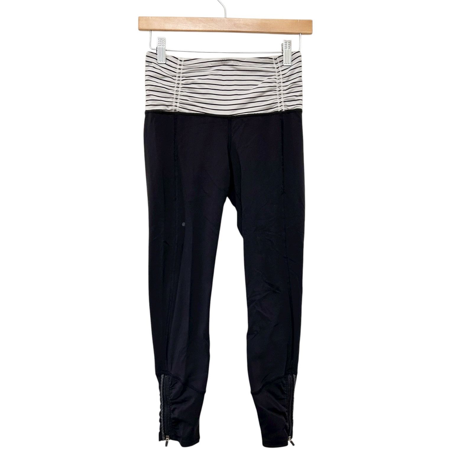 Lululemon Lululemon Black White Striped Leggings Sz 4 Size 27" / US 4 / IT 40 - 1 Thumbnail