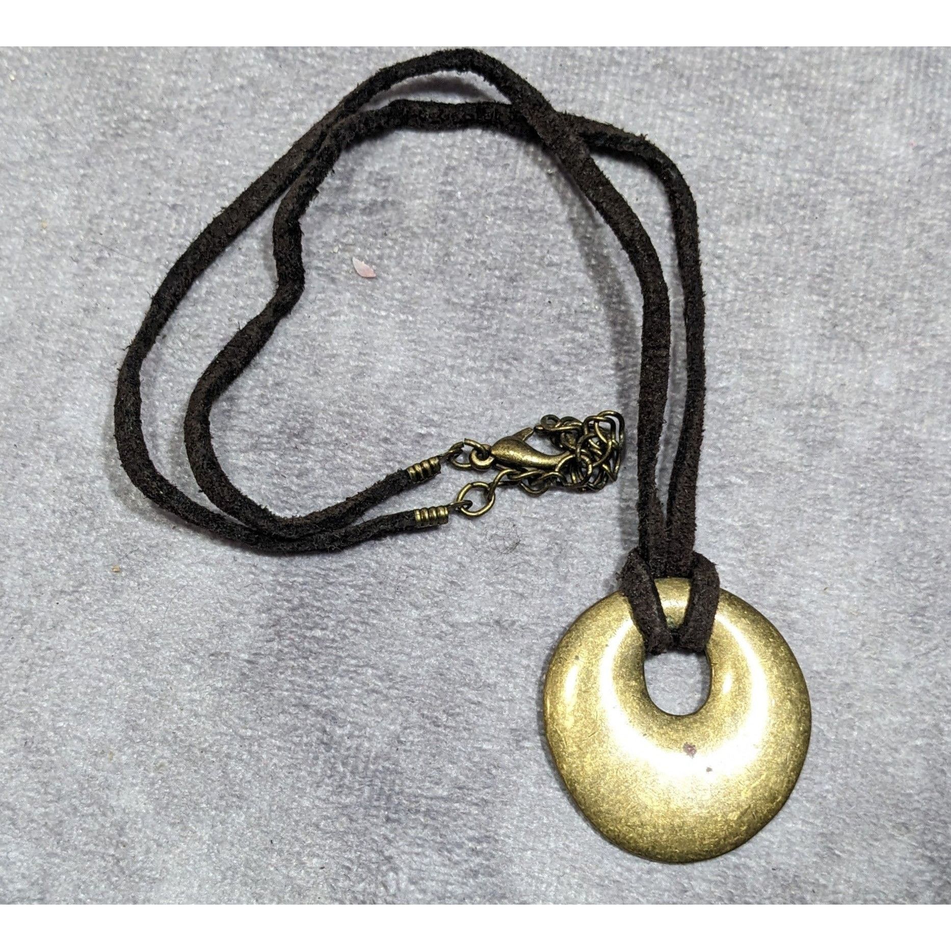 Other Classic Rustic Style Gold Tone Metal Disc Pendant Necklace Size ONE SIZE - 5 Thumbnail