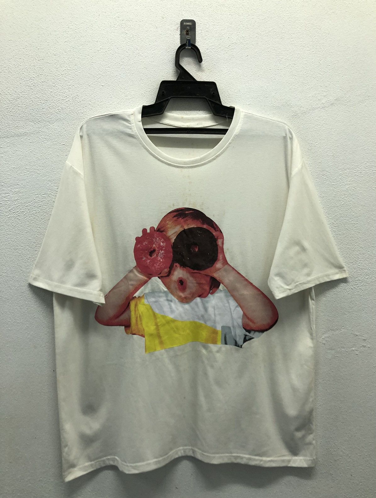 Vintage Vintage Art In Colours Child Holding Two Donuts T-Shirt Size US XL / EU 56 / 4 - 1 Thumbnail