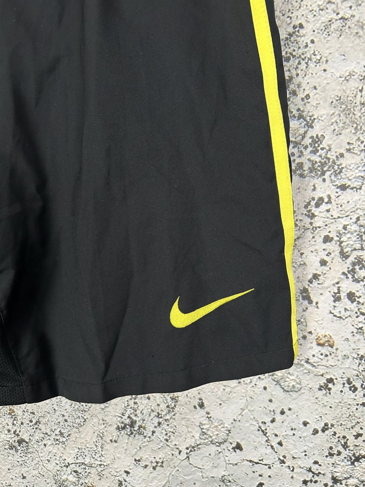Nike Nike FC Barcelona Soccer Jersey Shorts Football Rare Size US 32 / EU 48 - 4 Thumbnail
