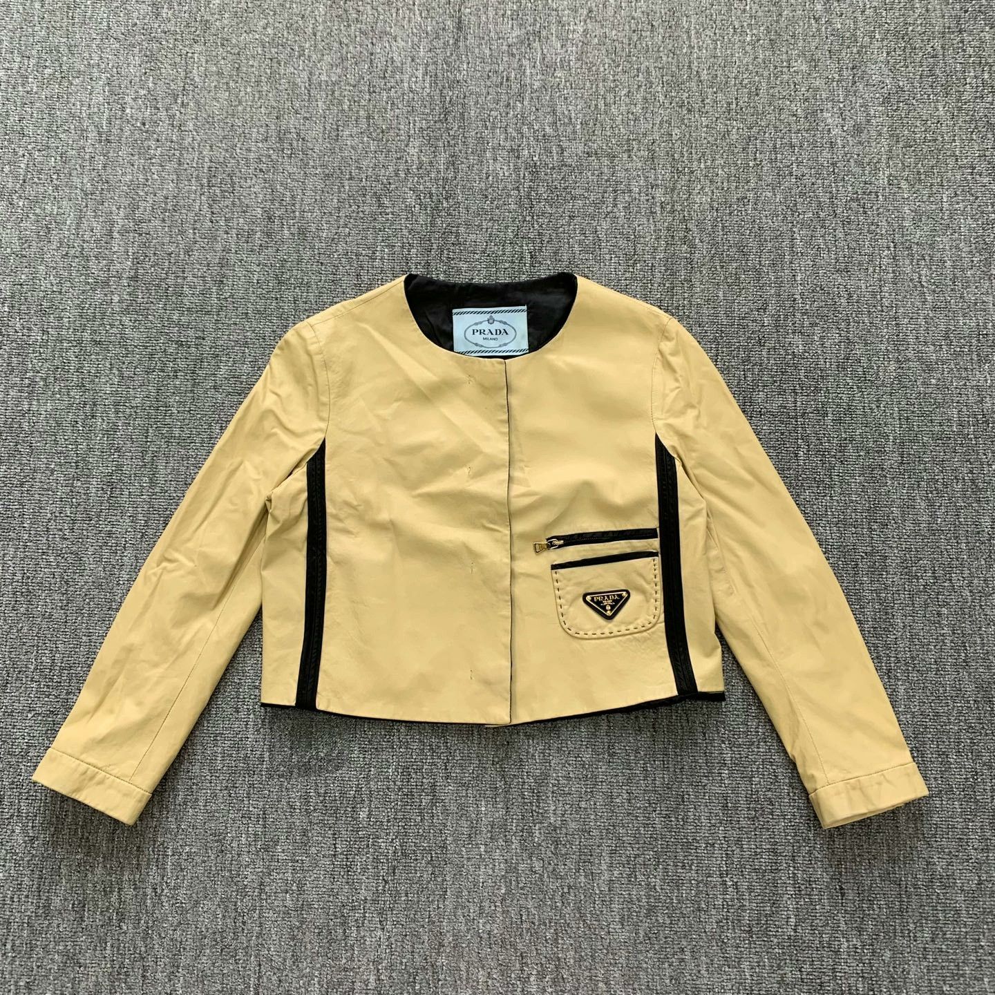Prada beige short leather jacket with triangle logo Size M / US 6-8 / IT 42-44 - 1 Thumbnail