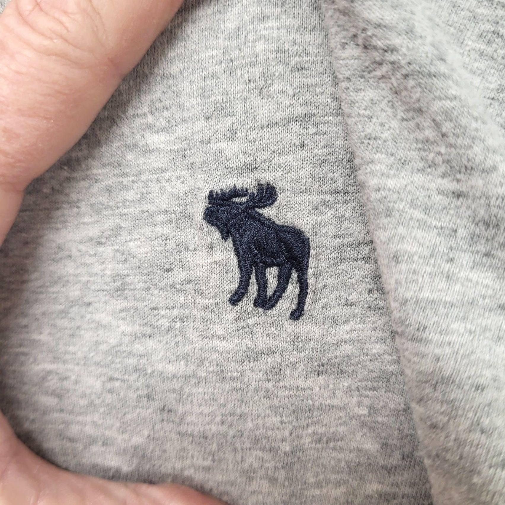 Abercrombie & Fitch Abercrombie & Fitch T-shirt Women's Size Medium Gray Short Sleeve 100% Cotton Lightweight Jersey Embroidered Moose Size M / US 6-8 / IT 42-44 - 4 Thumbnail