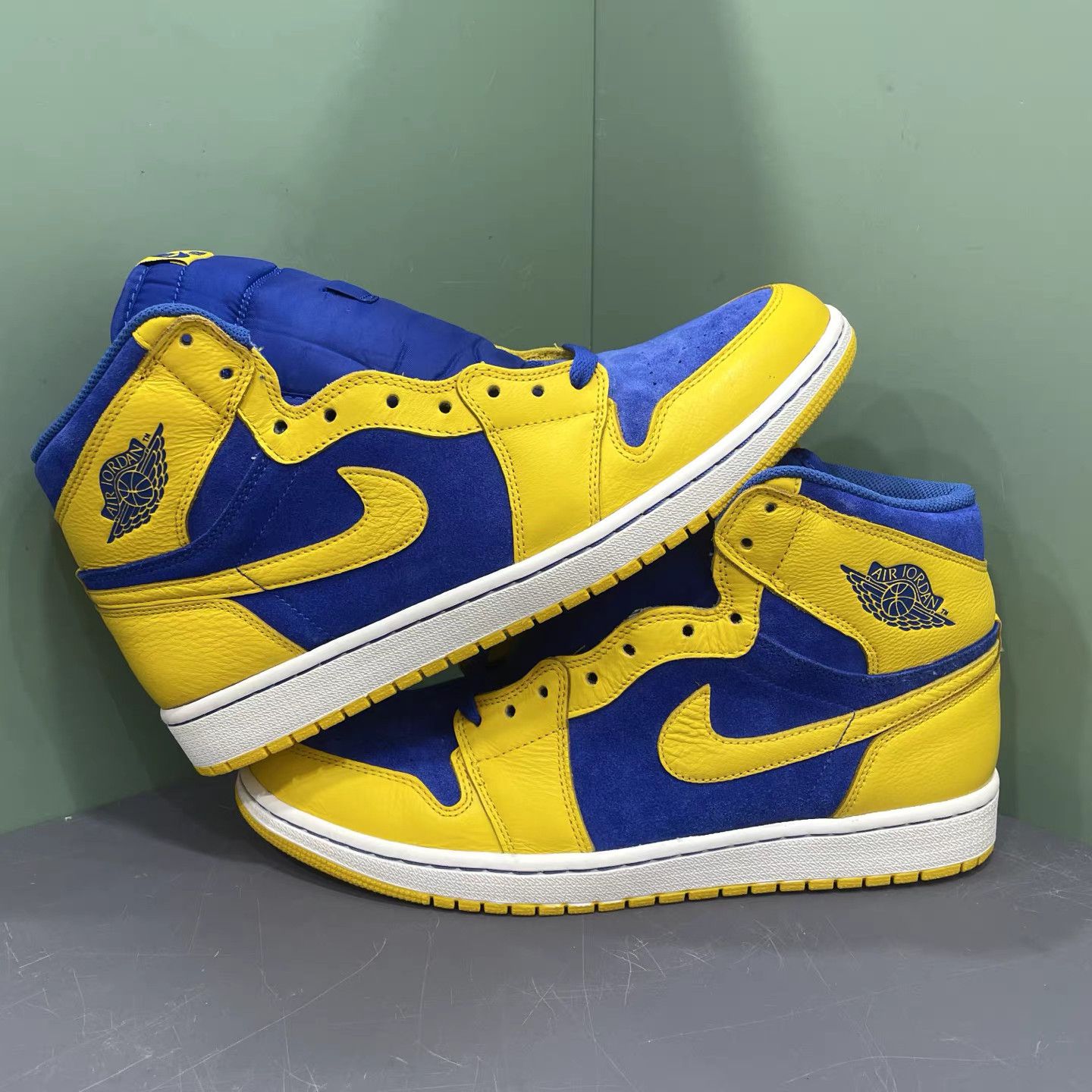 Jordan Brand Air Jordan 1 Laney High K15 Size US 12.5 / EU 45-46 - 4 Thumbnail