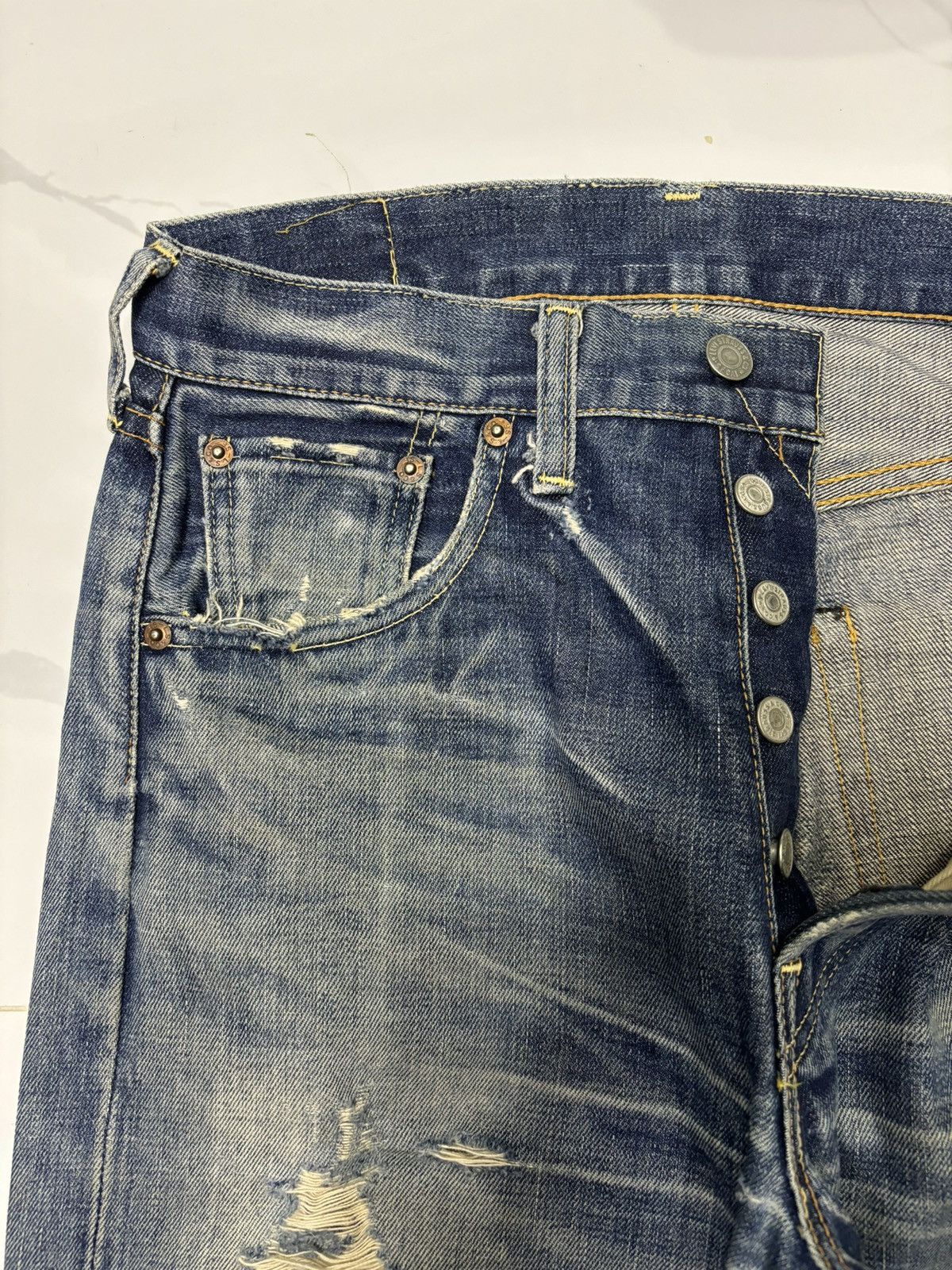 Levi's VINTAGE LEVIS 501 BIG E SELVEDGE REDLINE DISTRESSED DENIM Size US 29 - 9 Thumbnail