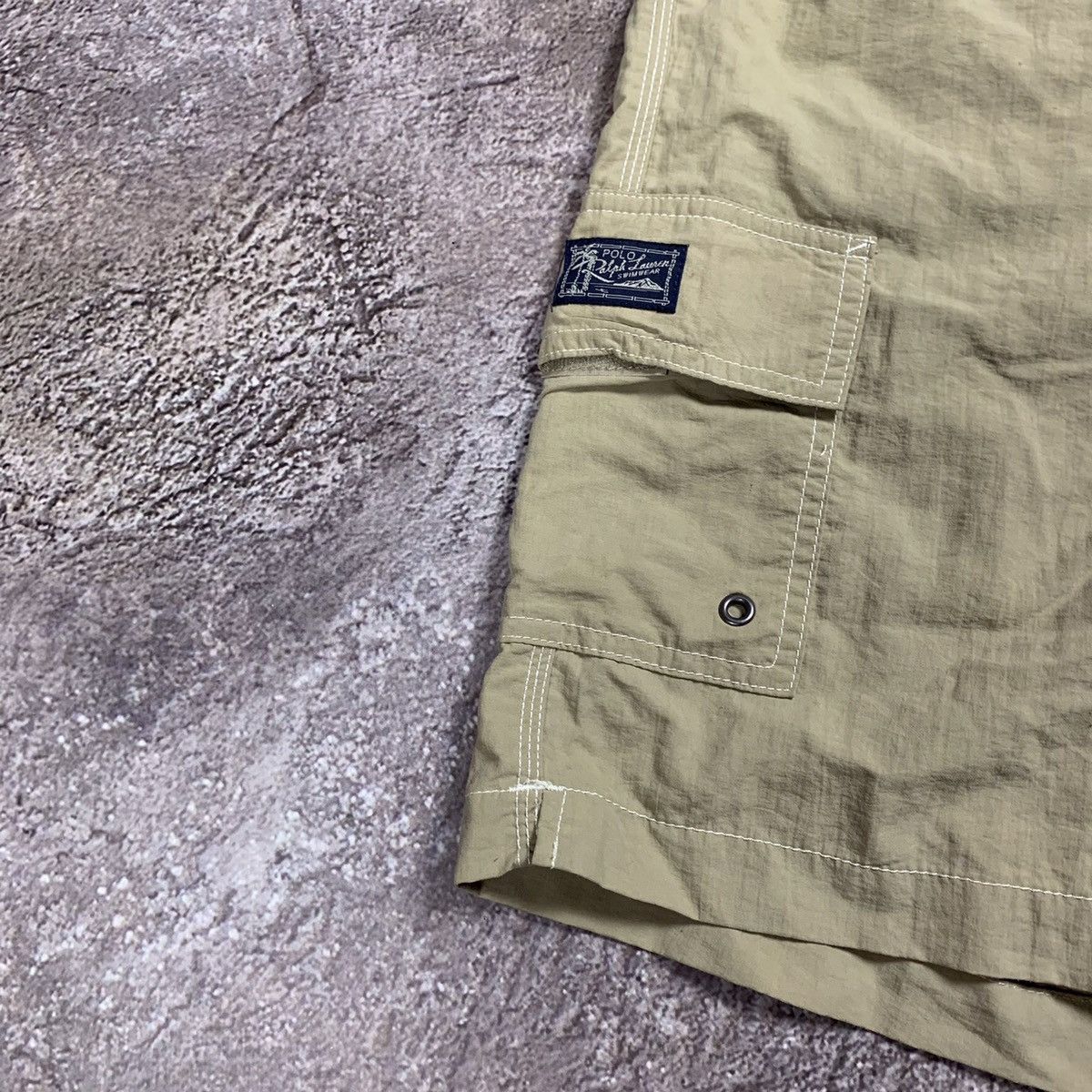 Vintage Vintage Nike Cargo Shorts Swoosh Y2K Streetwear Khaki 38 Size US 38 / EU 54 - 2 Thumbnail