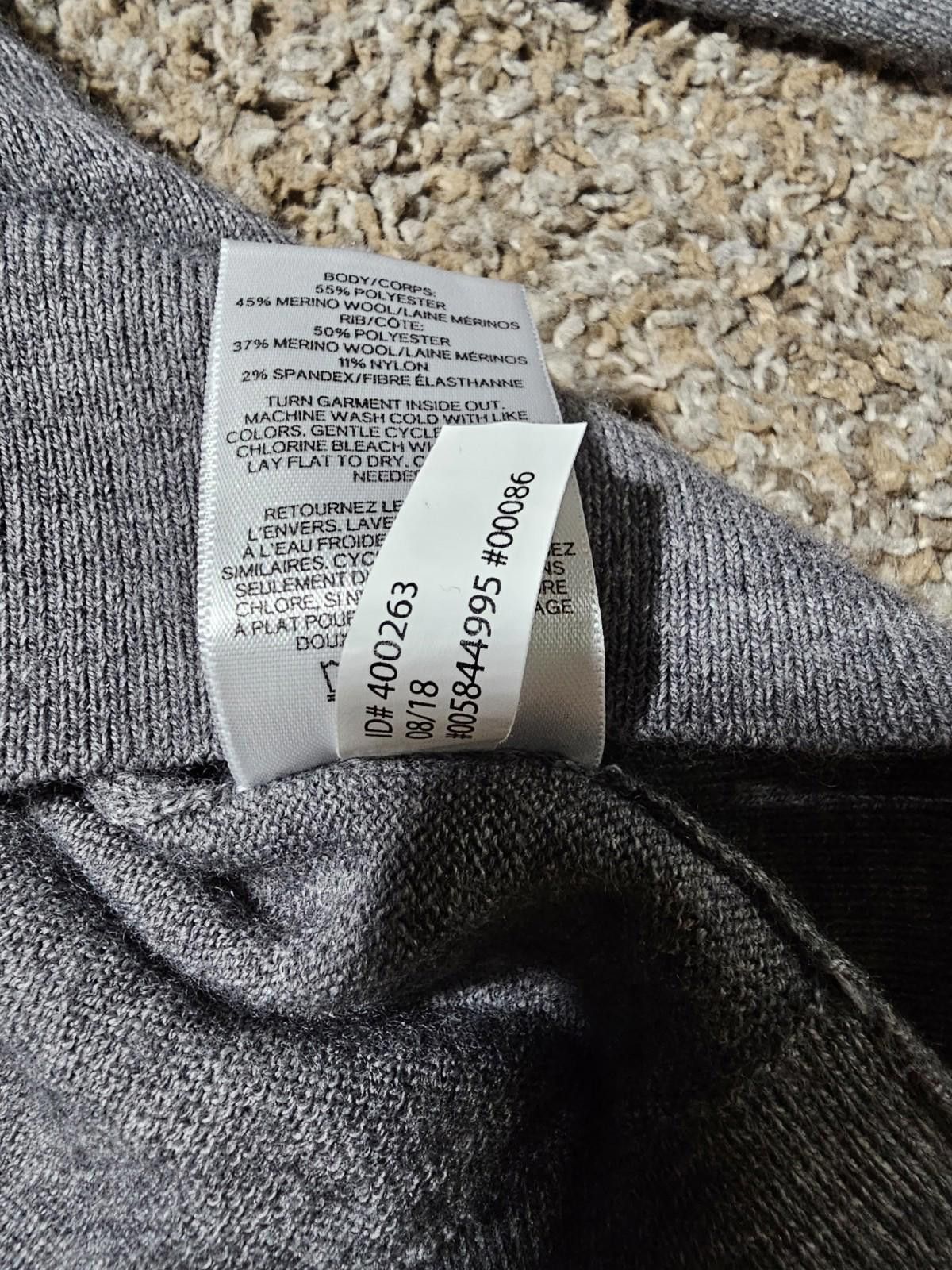 Express Express Men's Vneck Sweater Size L Merino Wool Blend Gray Size US L / EU 52-54 / 3 - 6 Thumbnail