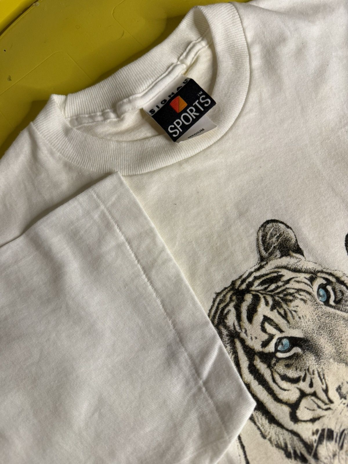 Vintage 1980s single stitch white tiger T-shirt Size US M / EU 48-50 / 2 - 4 Thumbnail