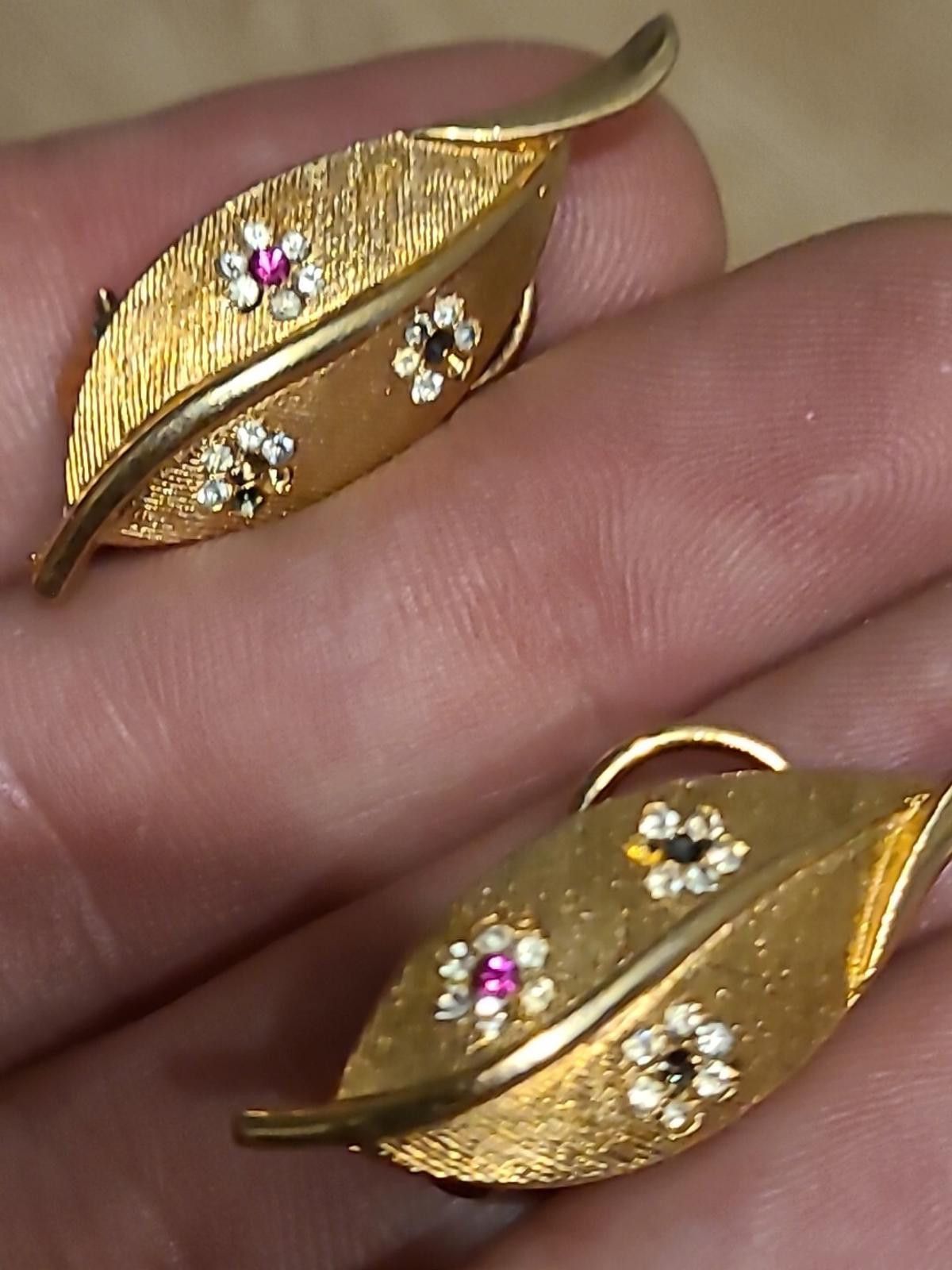 Other Vintage BSK Gold Tone Pink Rhinestone Floral Earrings Size ONE SIZE - 2 Thumbnail
