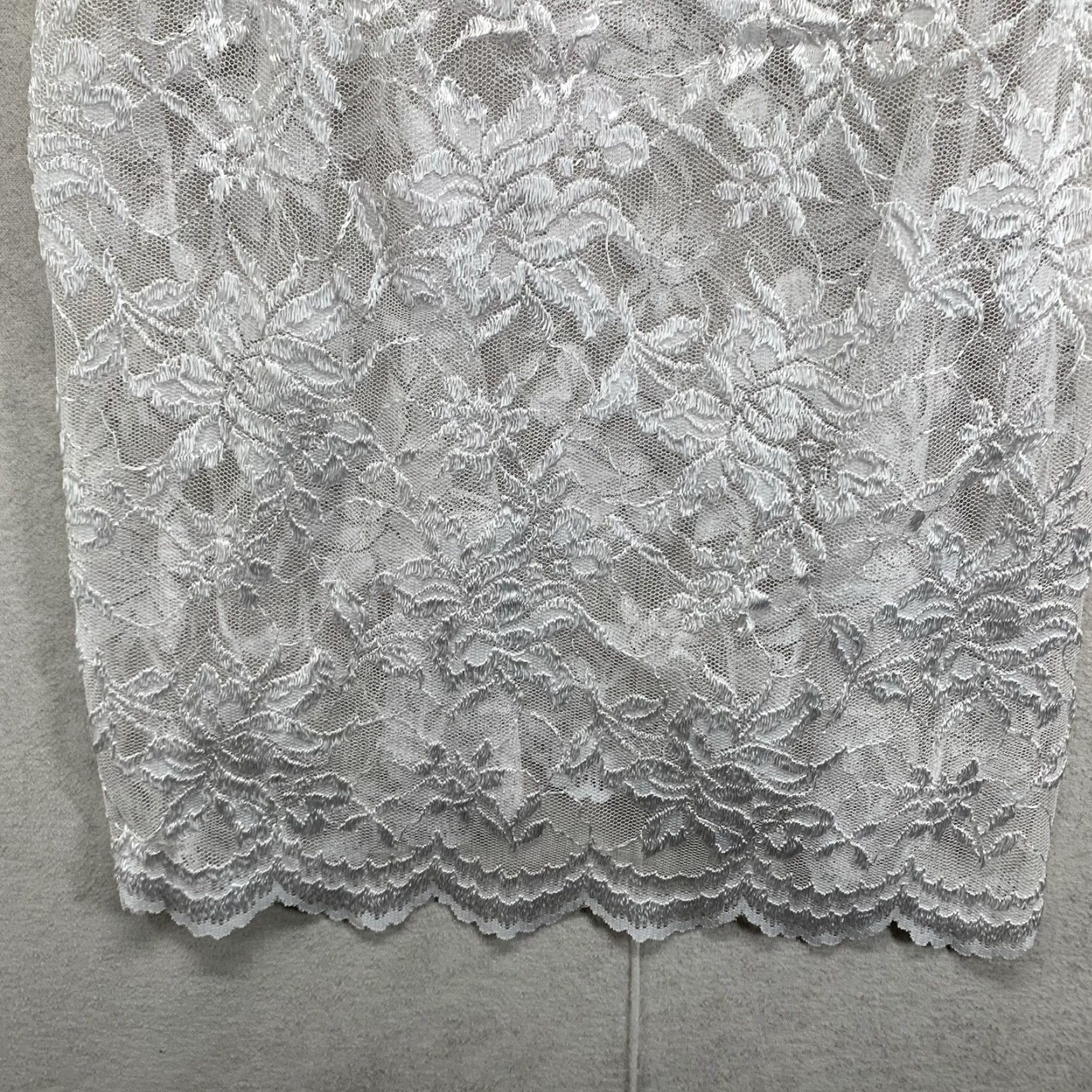 Vintage VINTAGE Lady Cameo Dallas Chemise Nightie White Lingerie Women’s Sleeveless Lace Adjustable Straps USA Size ONE SIZE - 4 Thumbnail