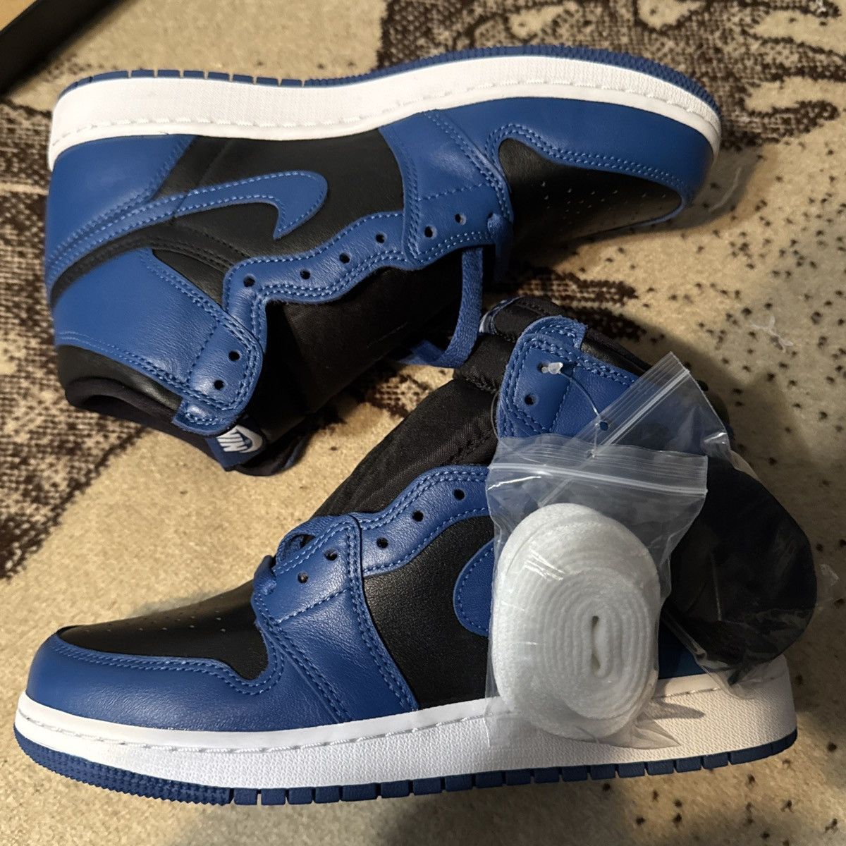 Jordan Brand AIR JORDAN 1 RETRO HIGH OG GS Size US 7 / EU 40 - 12 Thumbnail