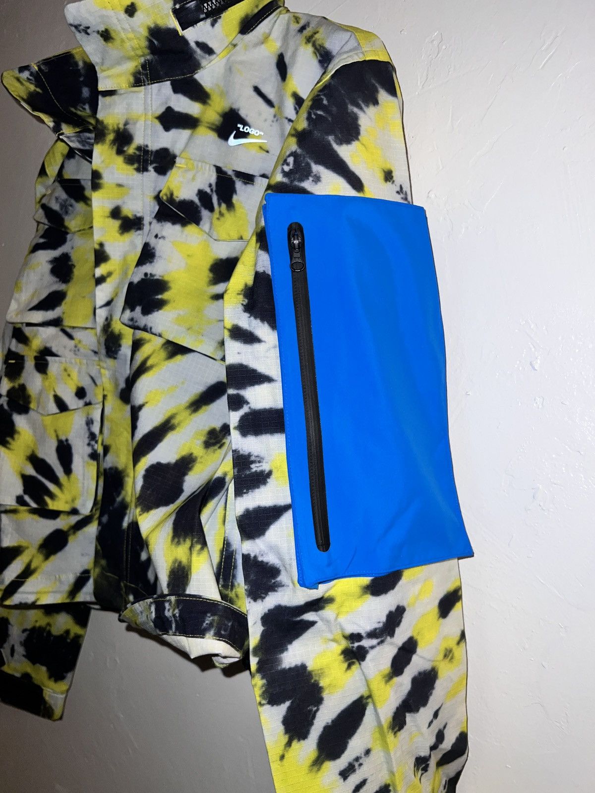 Nike × Off-White OFF-WHITE x Nike Lab Women’s Tie Dye NRG Windbreaker Volt Size L / US 10 / IT 46 - 7 Thumbnail