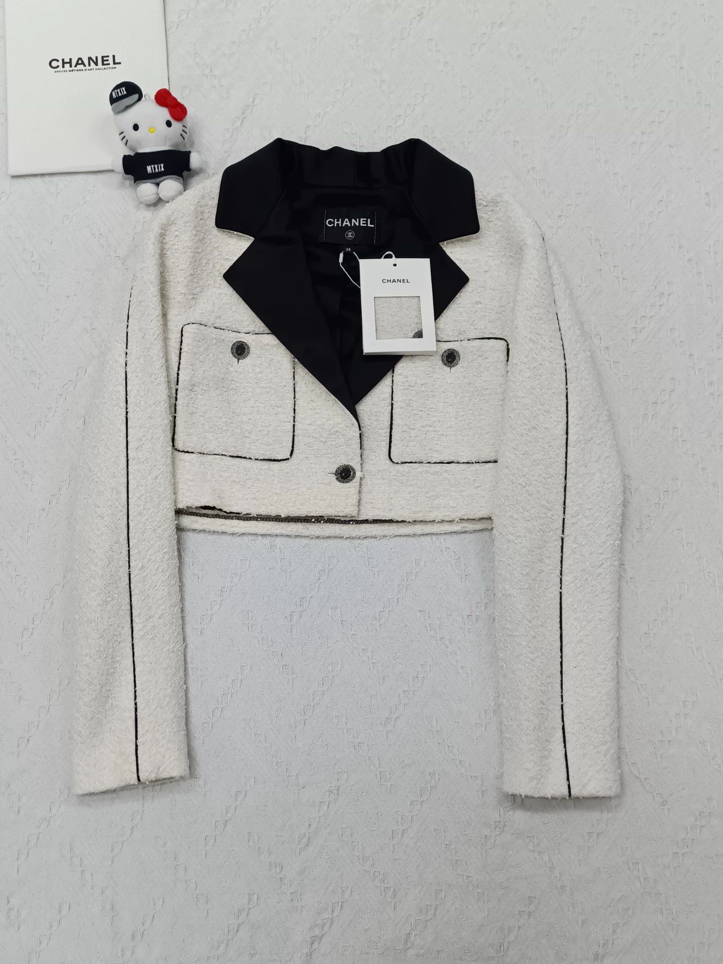 Chanel Chanel SS24 Black & White Short Jacket FR38 NWT Size S / US 4 / IT 40 - 1 Thumbnail