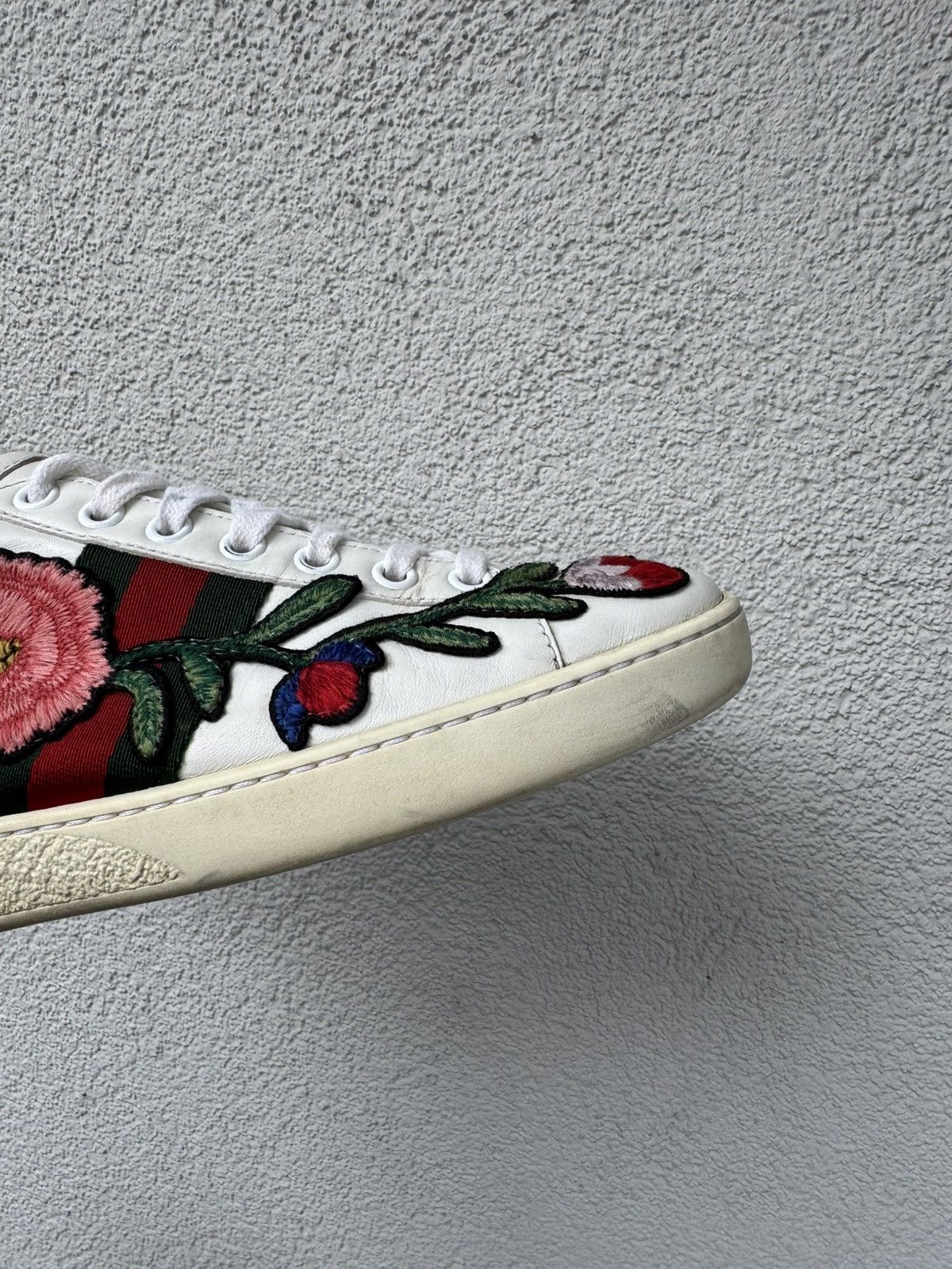 Gucci Gucci Authentic White Floral sneakers Size 36 Size US 6 / IT 36 - 7 Thumbnail