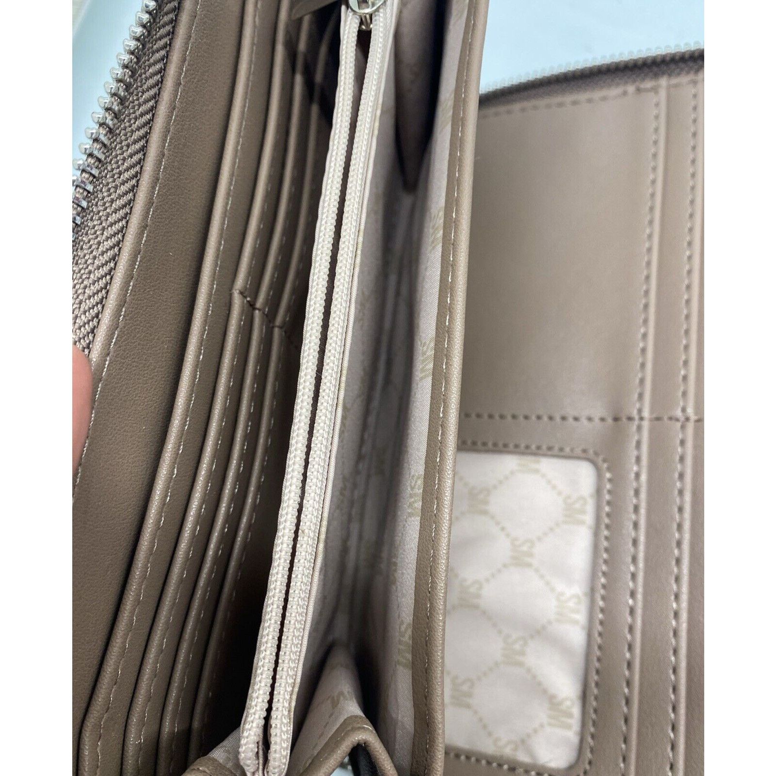 Steve Madden Steve Madden Zip Around Wristlet Wallet Nude NEW Size ONE SIZE - 9 Thumbnail