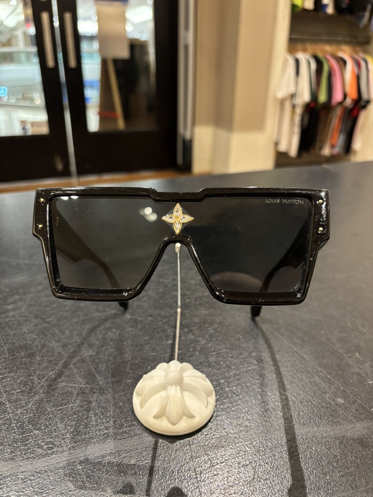 Louis Vuitton Louis Vuitton Cyclone Sunglasses Size ONE SIZE - 2 Thumbnail