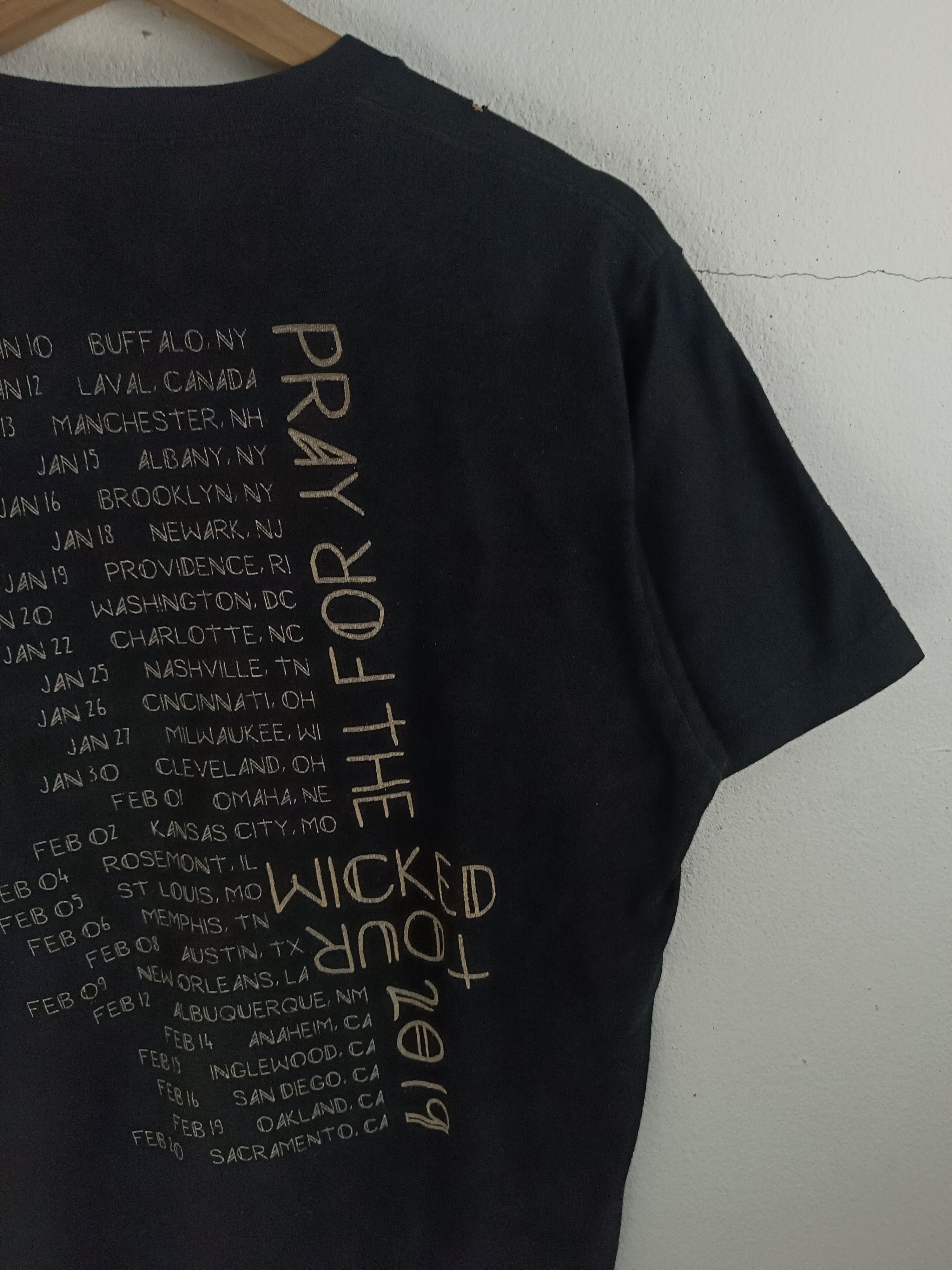 Band Tees VINTAGE 2019 PANIC AT THE DISCO TOUR TEE emo mcr afi Size US M / EU 48-50 / 2 - 13 Thumbnail