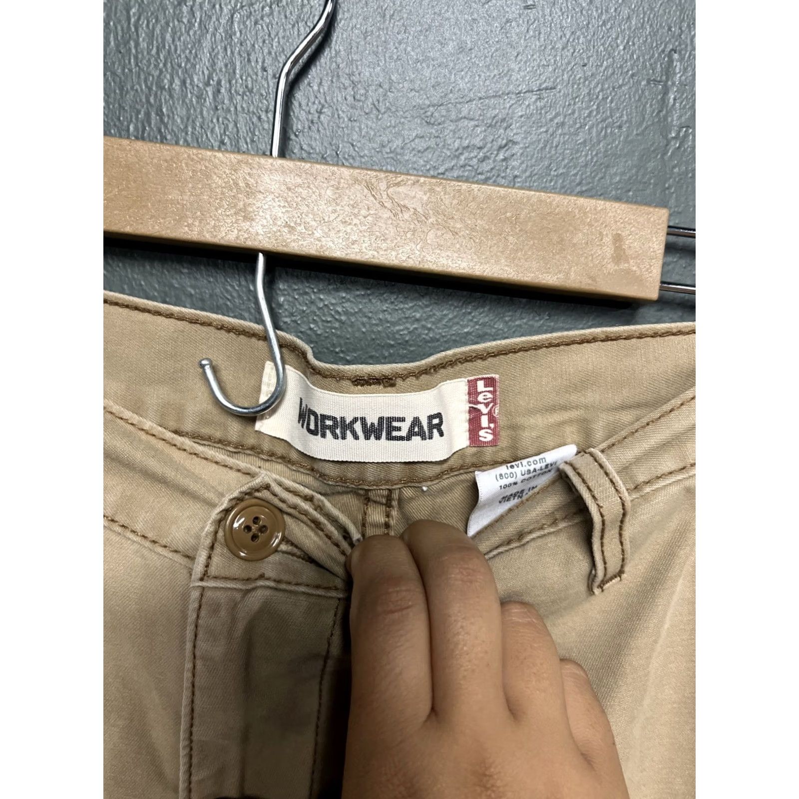 Levi's Levi's Cargo Shorts Mens 36 Khaki Heavyweight Workwear Skater Baggy Y2K Cargo Pocket 90s Hip Hop Vintage Style Pants Mens Size US 36 / EU 52 - 2 Thumbnail