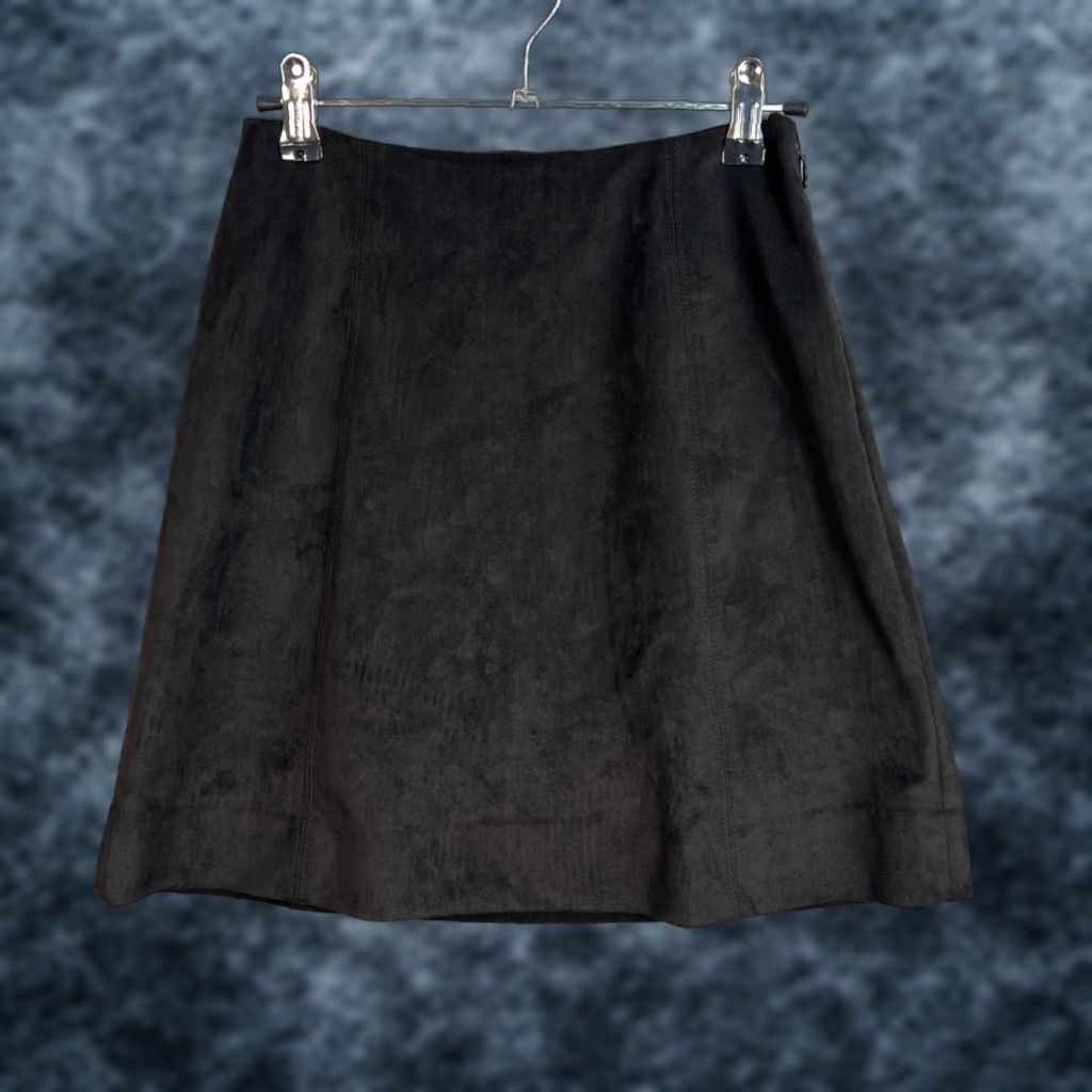 Vintage Babaton Skirt Womens 0 Black Faux Suede A-Line Mini Polyester Blend Adult Womens Size 0 Black A-Line Skirt Mens Womens Boys Girls? Size 25" / US 0 / IT 36 - 1 Thumbnail