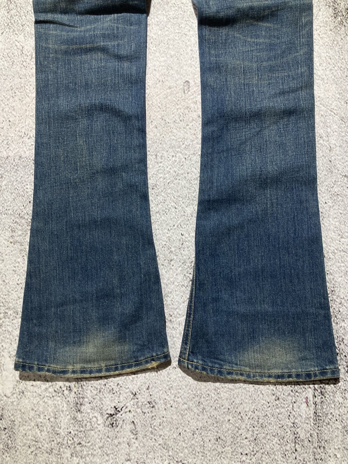 Japanese Brand 🇯🇵 2000s SLY Japan Ripped Bootcut Denim Jeans Pants Blue Wash Size US 26 / EU 42 - 17 Thumbnail