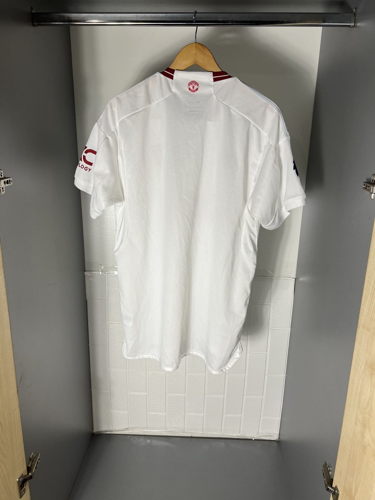 Vintage VERY RARE ADIDAS FC MANCHESTER UNITED ENGLAND SOCCER JERSEY Size US XXL / EU 58 / 5 - 10 Thumbnail