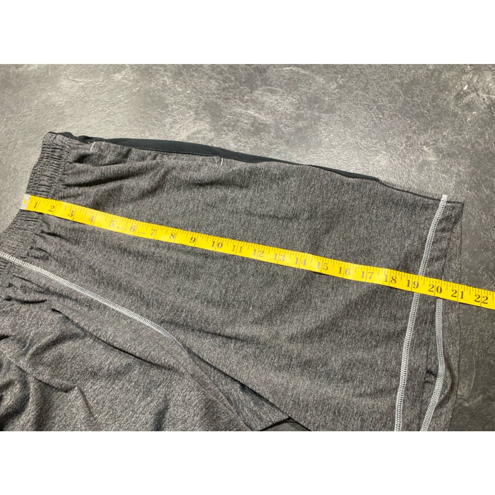 Under Armour VINTAGE Under Armour Men's Large Basketball Athletic Shorts Gray Men's Athletic Shorts Size US 33 - 4 Thumbnail