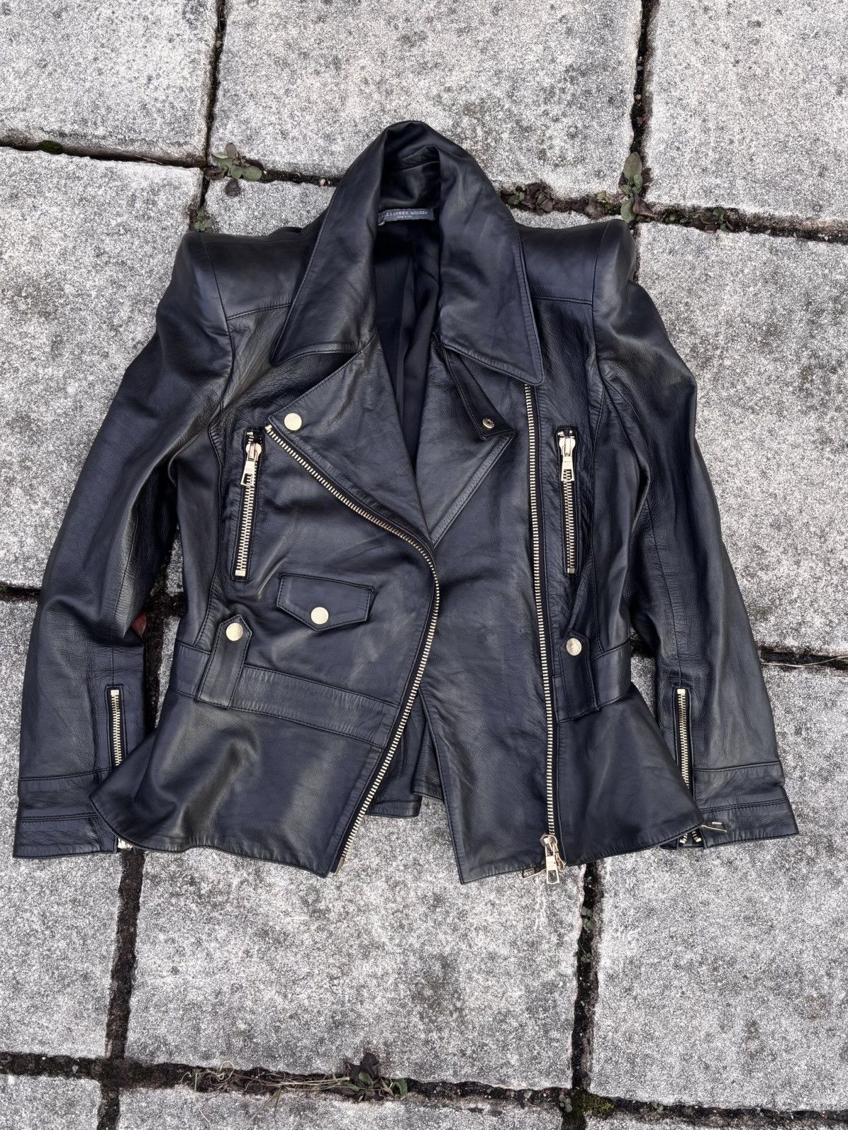 Alexander McQueen Vintage Alexander McQueen cropped leather biker jacket Size S / US 4 / IT 40 - 2 Thumbnail