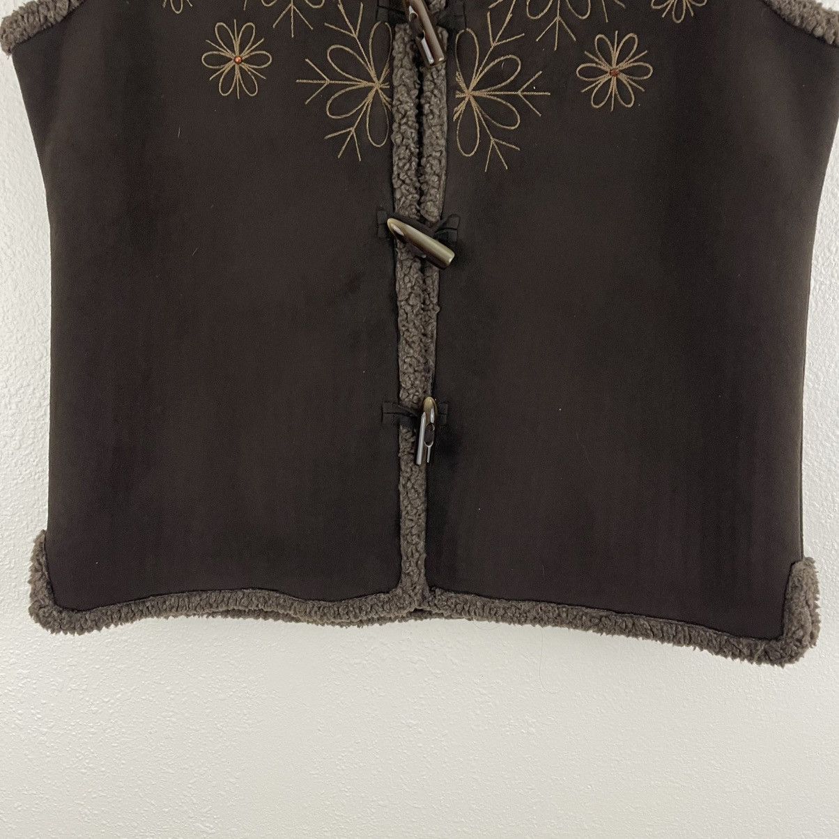 Vintage Y2K Brown Faux Suede Sherpa Toggle Button Up Floral Vest Size M / US 6-8 / IT 42-44 - 5 Thumbnail