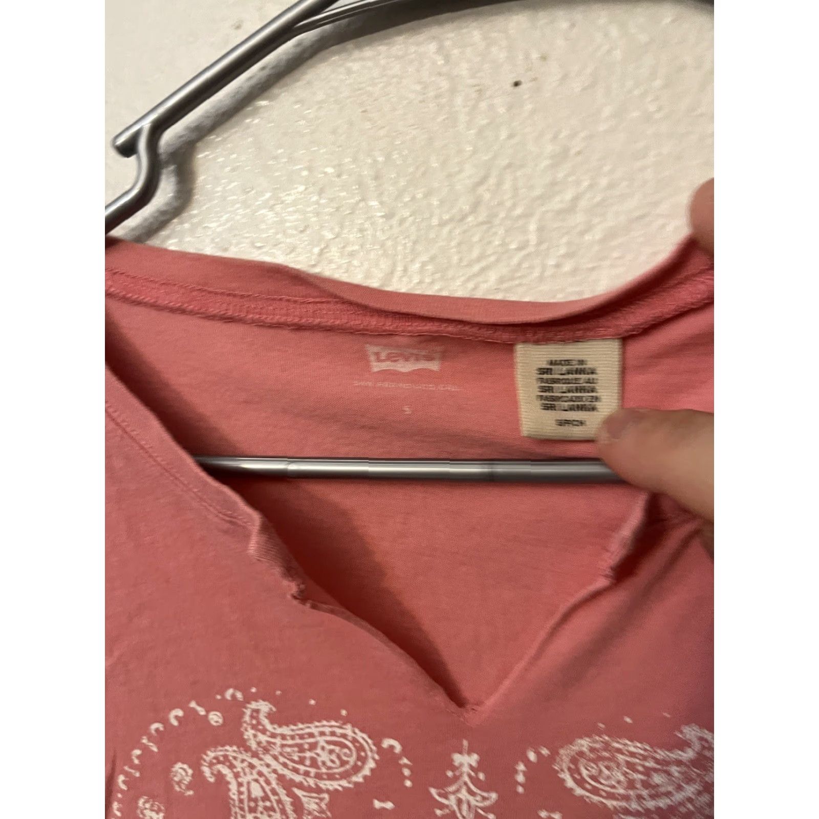 Levi's Levi's Womens Pink V Neck Graphic Short Sleeve Tee T-Shirt Top Small Size S / US 4 / IT 40 - 3 Thumbnail