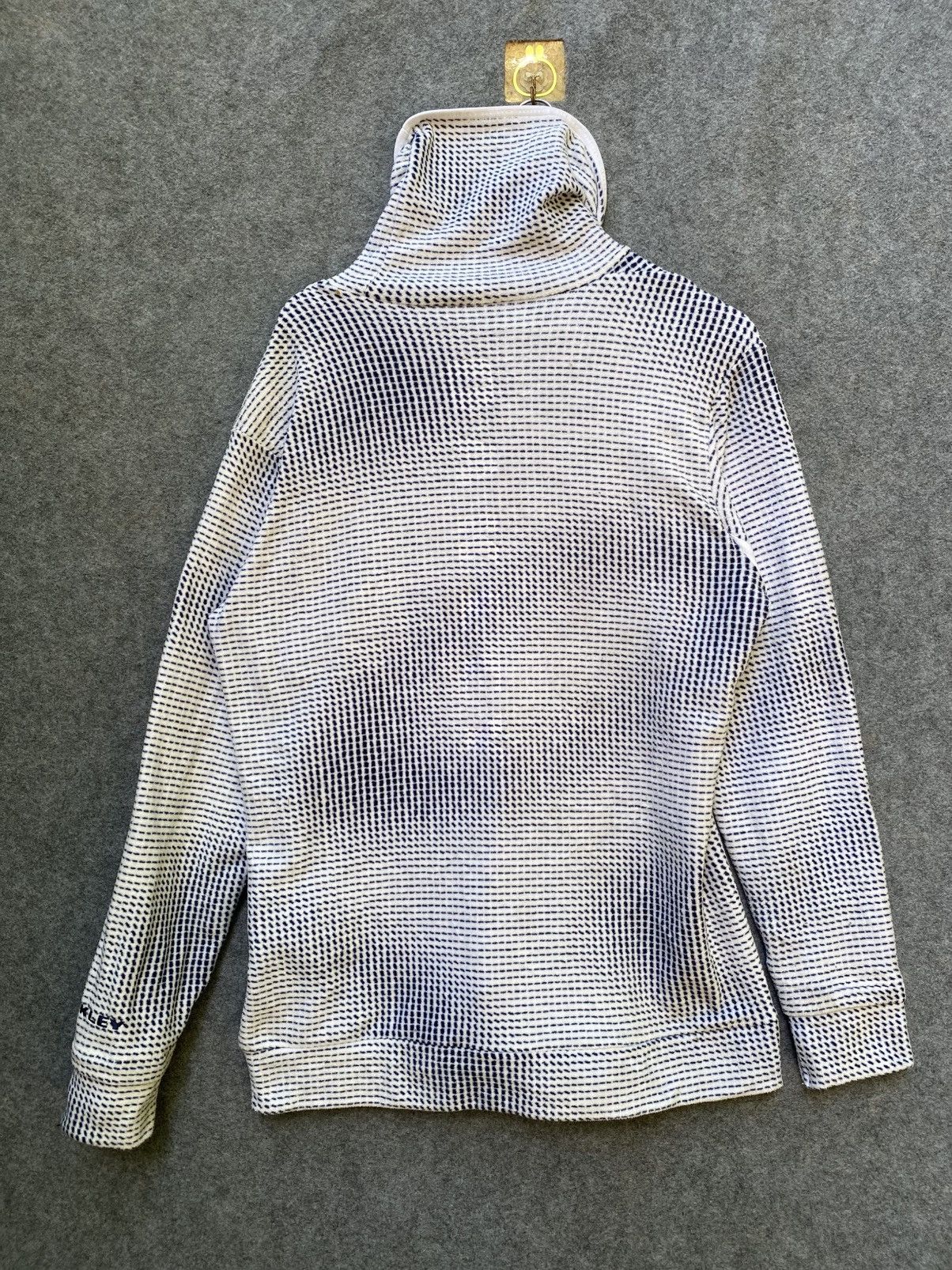 Oakley Vintage Oakley turtle neck long sleeve Size US XL / EU 56 / 4 - 10 Thumbnail