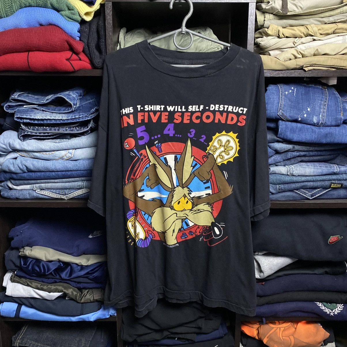 Warner Bros Vintage Warner Bros Looney Tunes 1992 Big Logo cartoon tee Size US XL / EU 56 / 4 - 1 Thumbnail