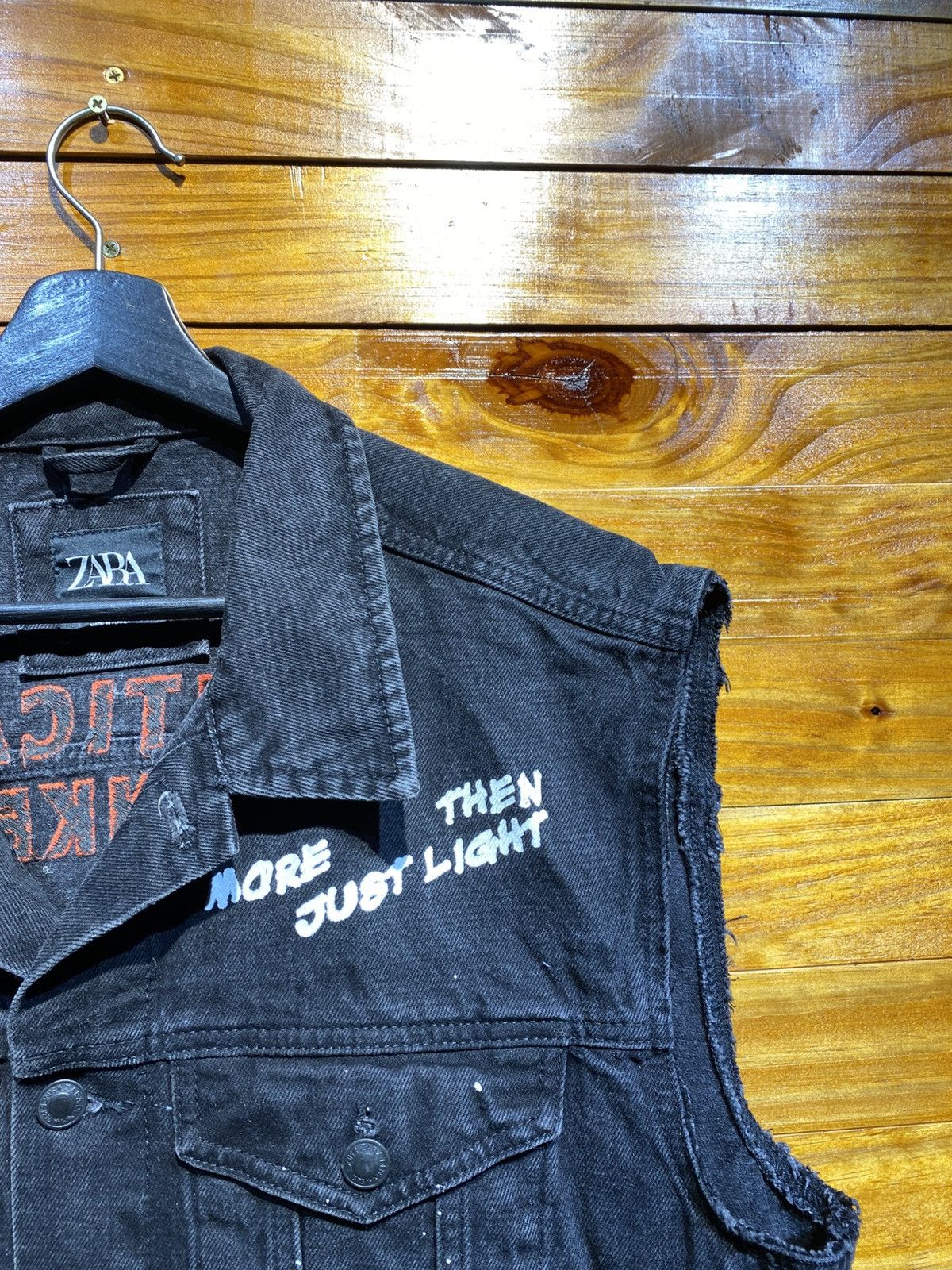 Zara ZARA Men’s Black Denim Vest “Critical Thinker” Graphic – L Size US L / EU 52-54 / 3 - 9 Thumbnail