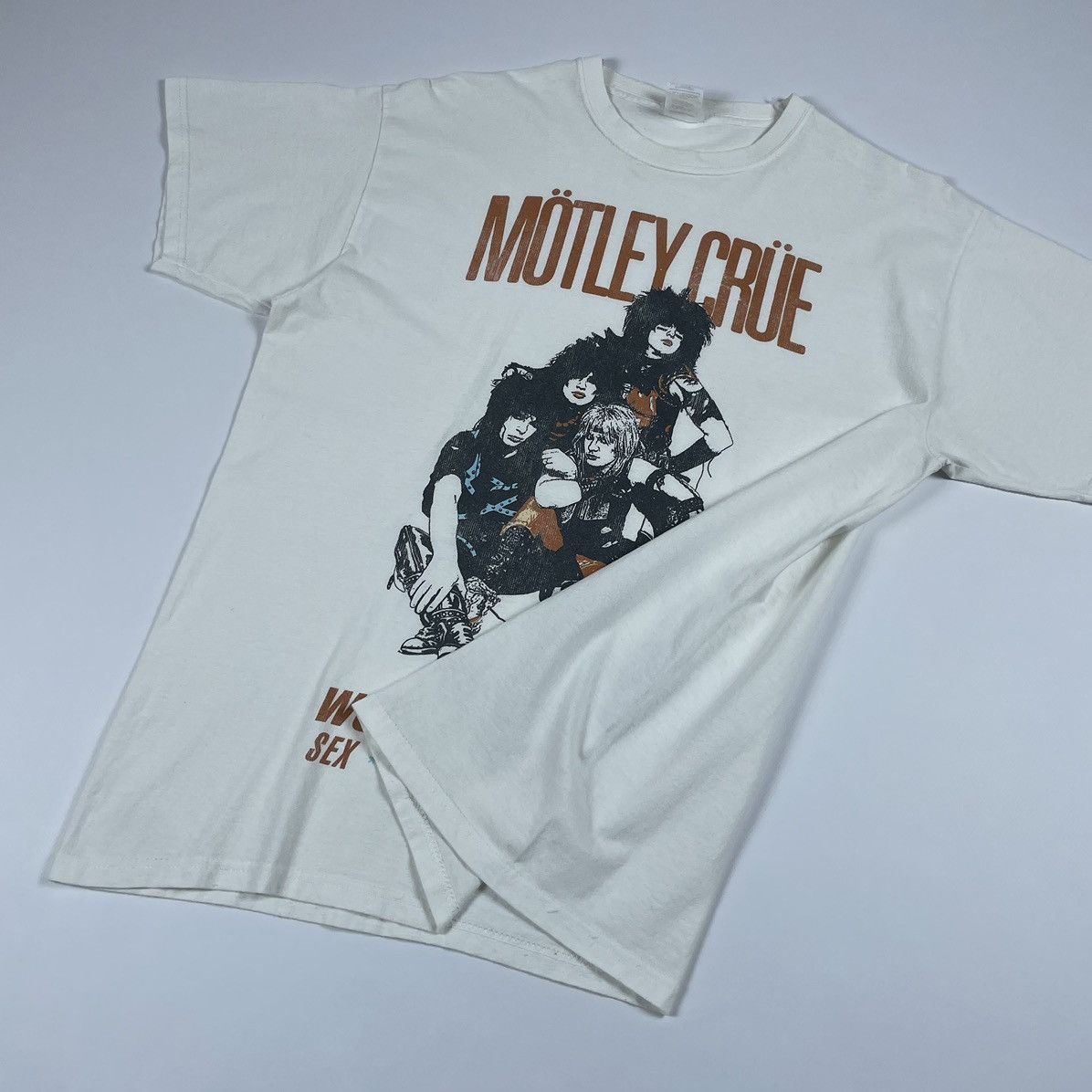 Band Tees Vintage Motley Crue T-Shirt Word Tour 1983 Size US L / EU 52-54 / 3 - 4 Thumbnail