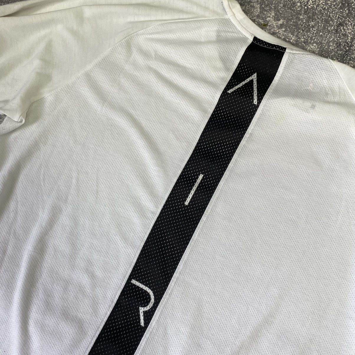 Jordan Brand Men’s Nike Air Jordan Centre logo Sportwear tee Size US L / EU 52-54 / 3 - 10 Thumbnail
