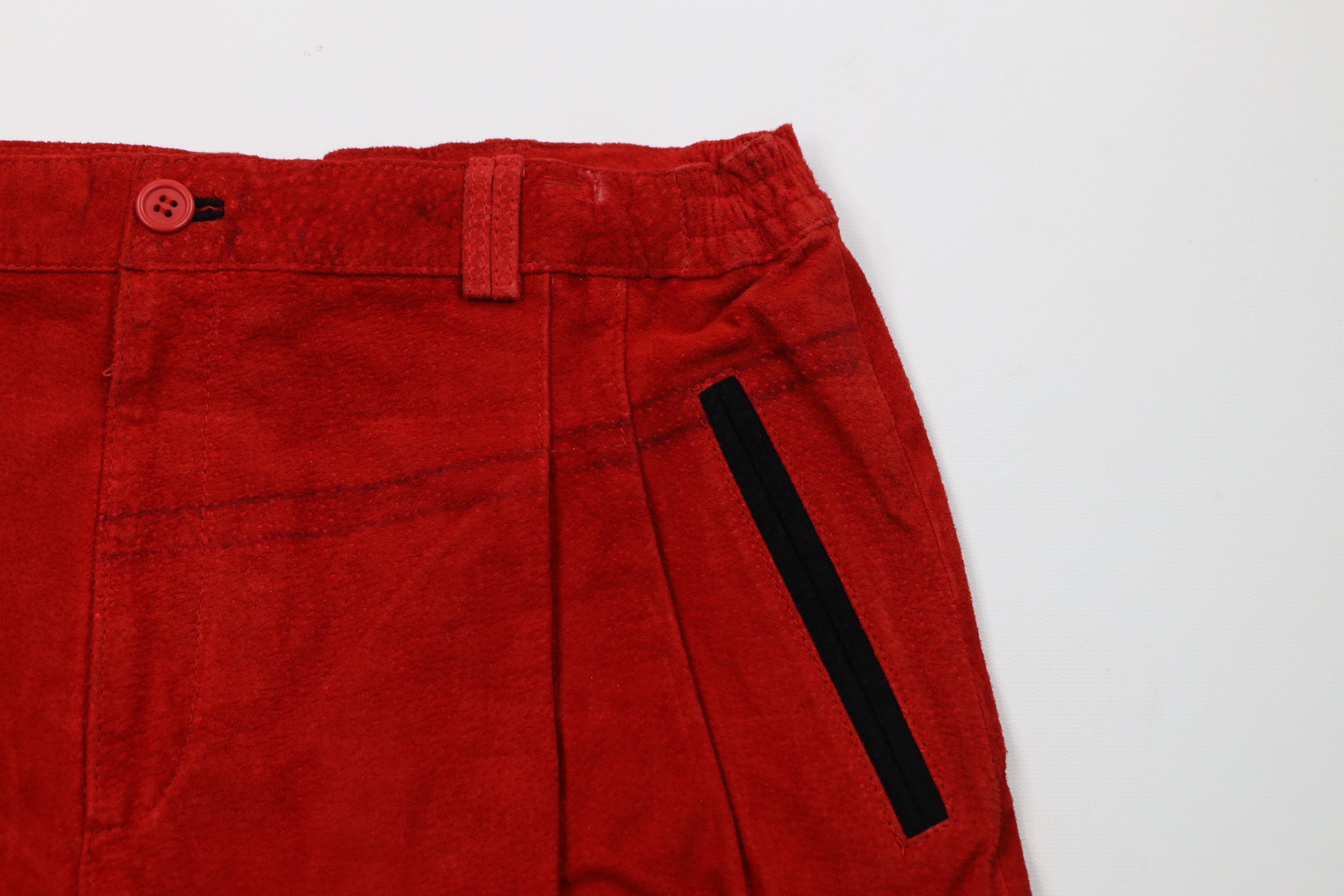 Vintage Vintage 90s Streetwear Pleated Suede Leather Shorts Red Size US 36 / EU 52 - 5 Thumbnail