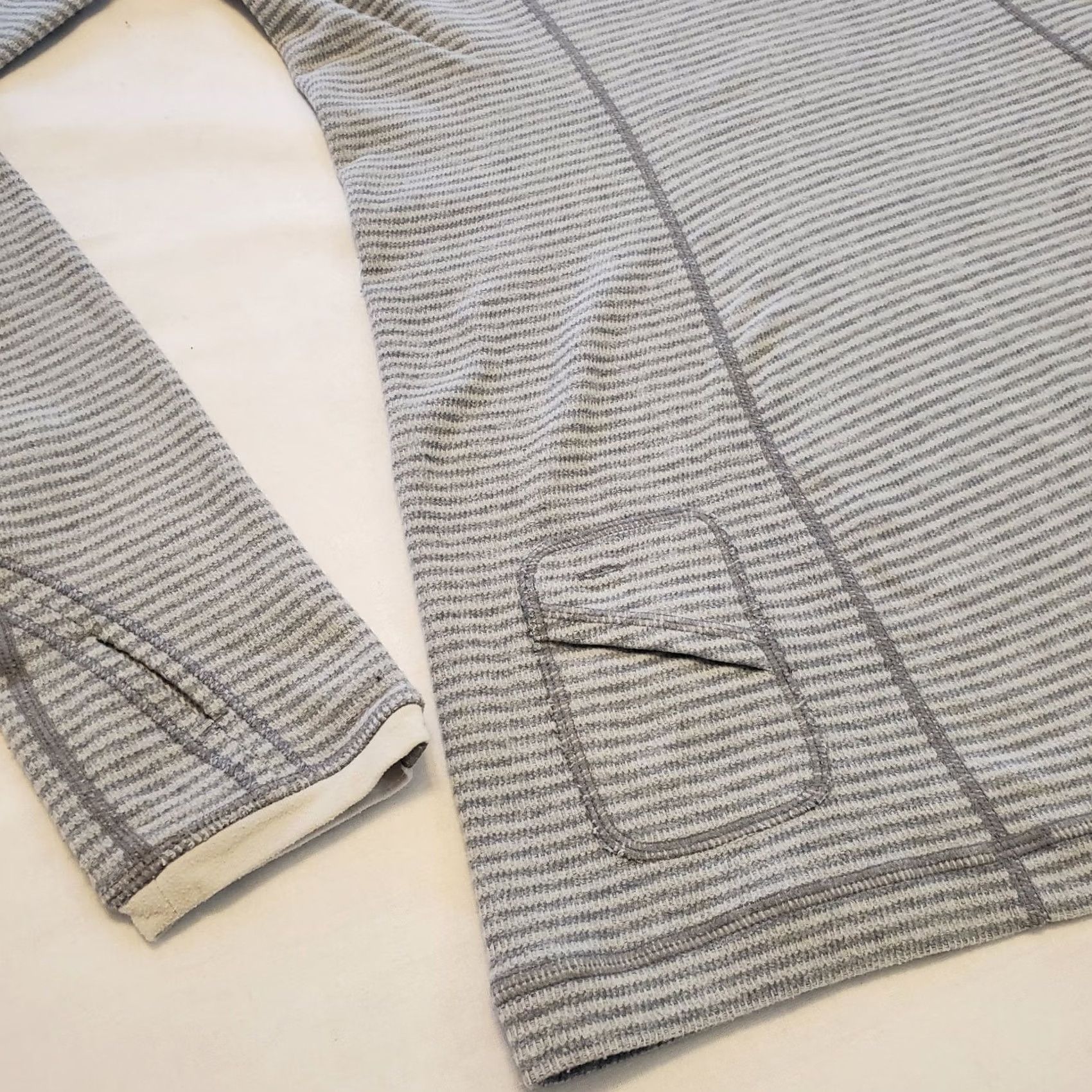 Lululemon Lululemon Top Womens 10 Gray Long Sleeve Striped Round Neck Pullover Activewear Running Yoga Gym Cross Training Fitness | Mens Women? Size L / US 10 / IT 46 - 2 Thumbnail