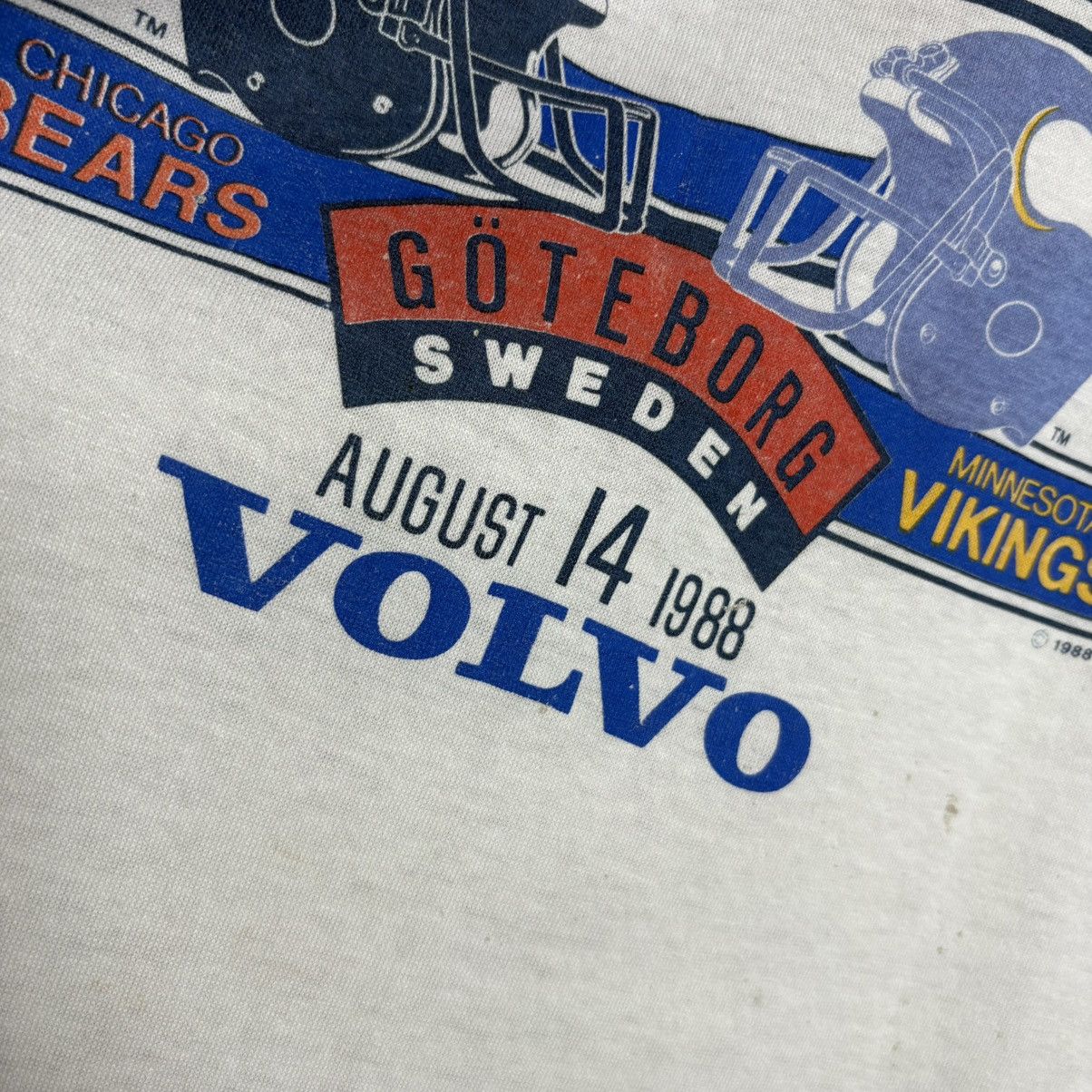 NFL × Vintage Vintage 80s NFL Bears Vs Vikings Volvo T-Shirt Size US XL / EU 56 / 4 - 6 Thumbnail