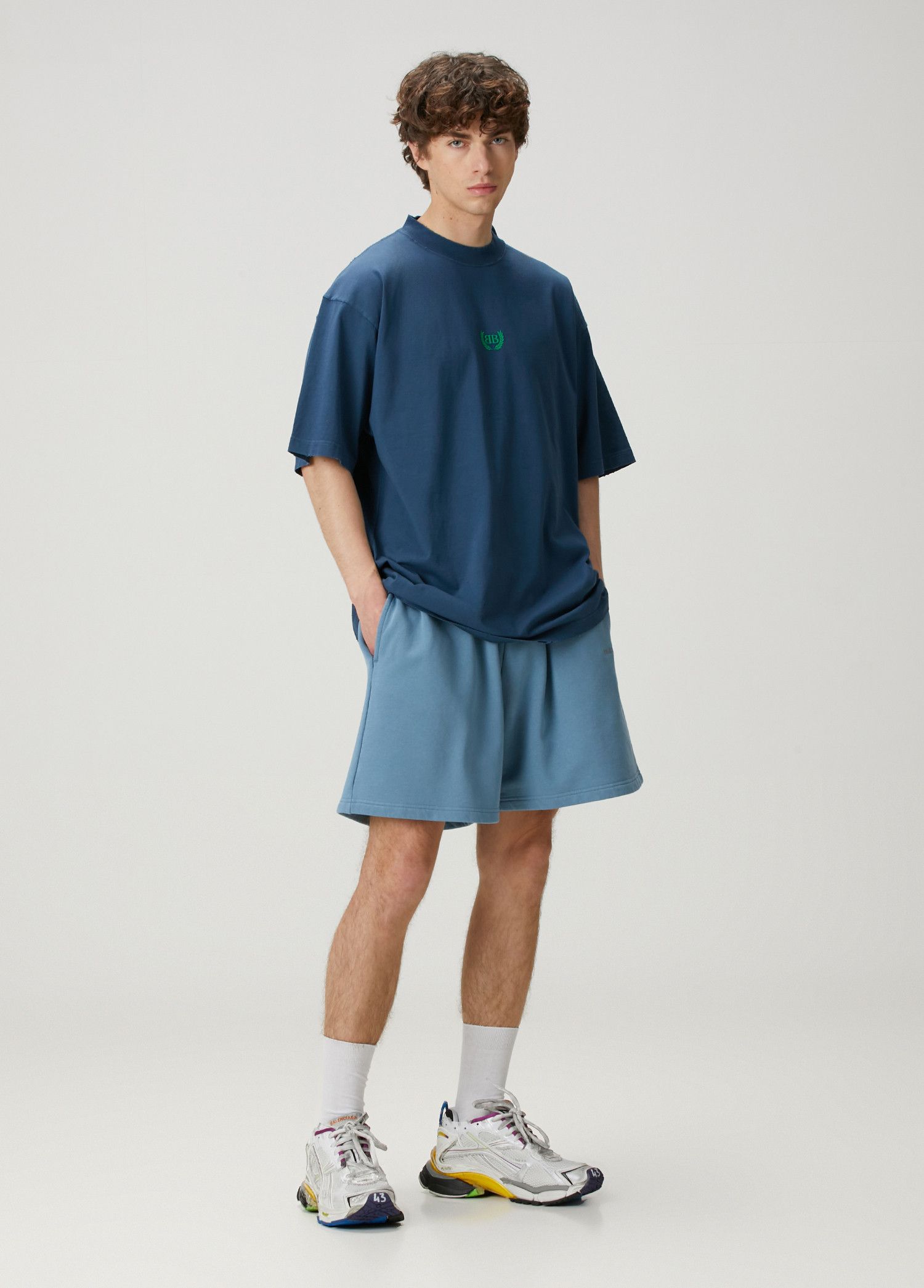 Balenciaga BALENCIAGA Laurel BB logo blue oversize t-shirt Size Medium Size US M / EU 48-50 / 2 - 2 Thumbnail
