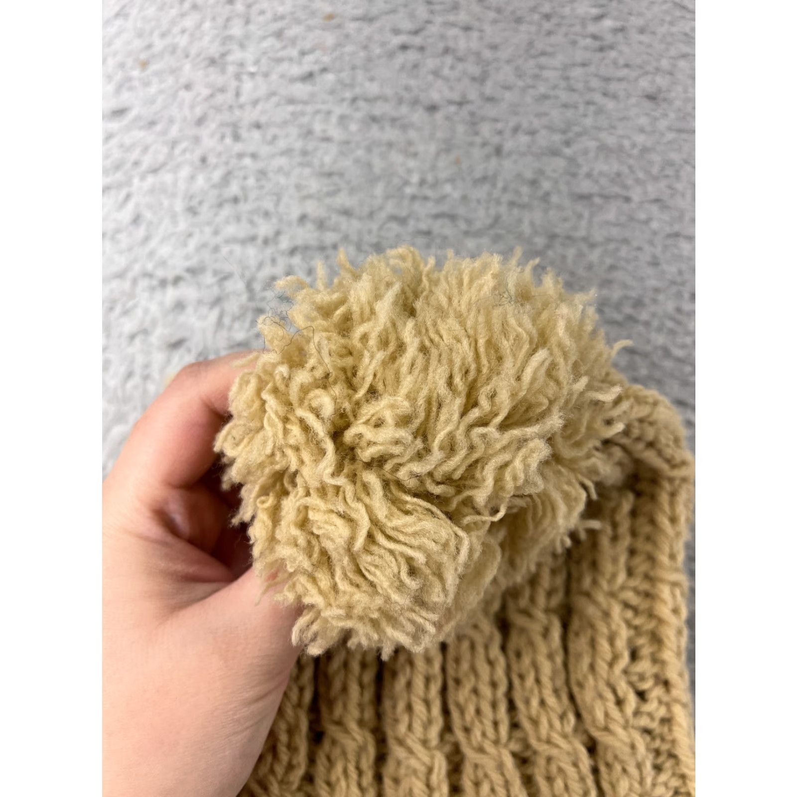 Vintage Beanie Toque Womens One Size Beig Twisted Cable Knit Acrylic Winter Ski Pom Size ONE SIZE - 2 Thumbnail