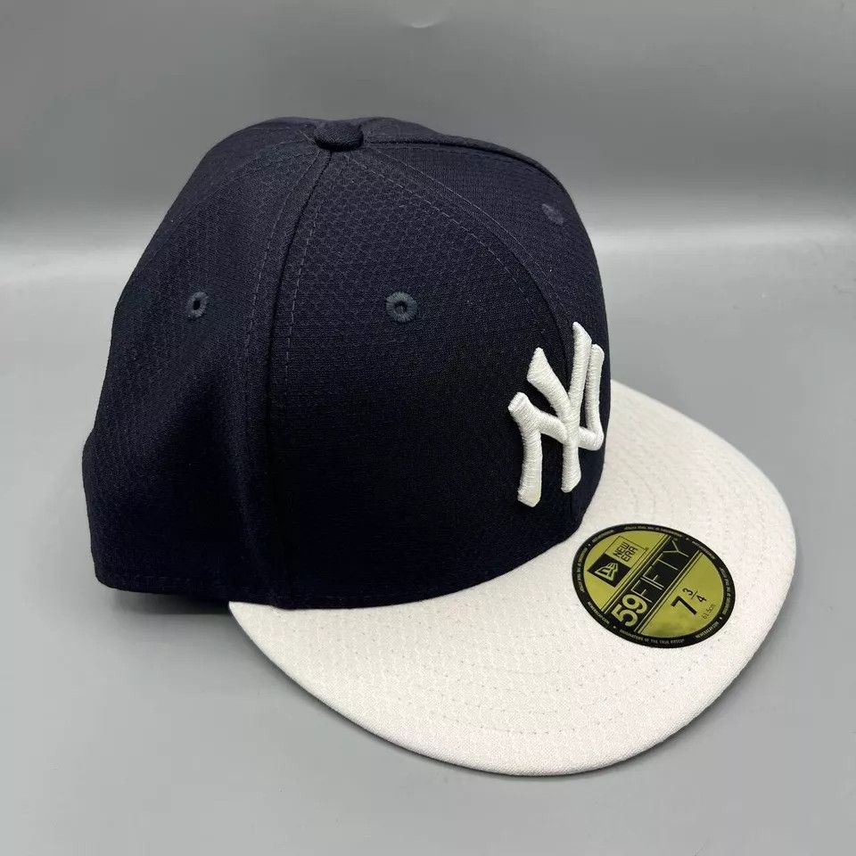 New Era New York Yankees Hat Men 7 3/4 Black White Fitted Cap New Size ONE SIZE - 3 Thumbnail