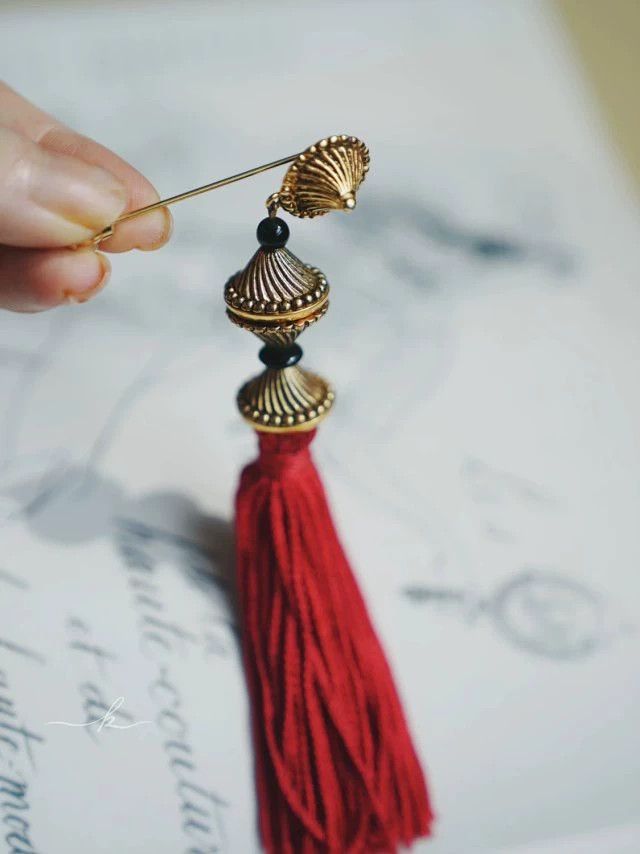 Yves Saint Laurent YSL Vintage Haute Couture Tassel Brooch Size ONE SIZE - 4 Thumbnail