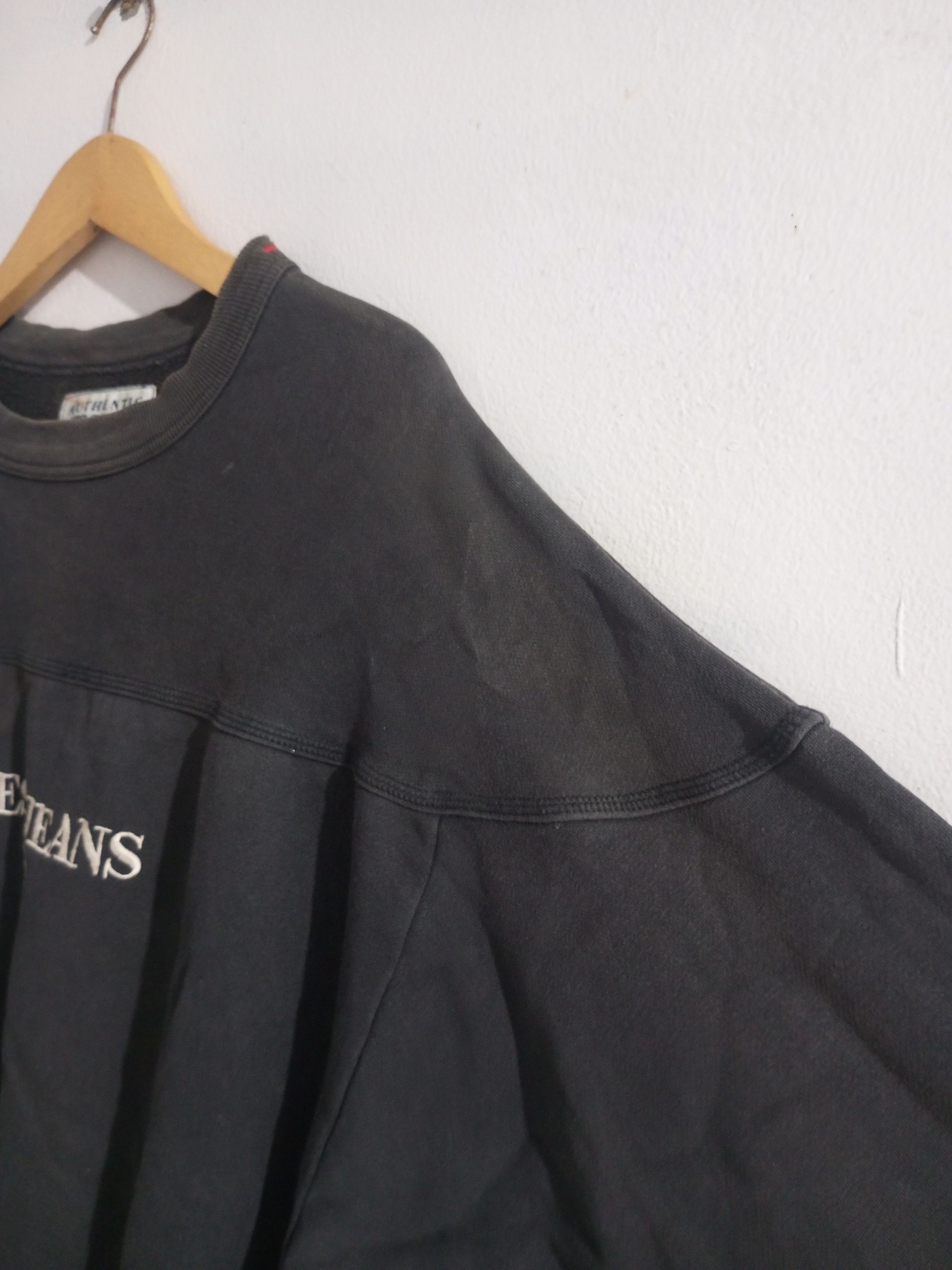 Other Vintage worn guess sun fadded distressed sweatshirt Size US L / EU 52-54 / 3 - 4 Thumbnail