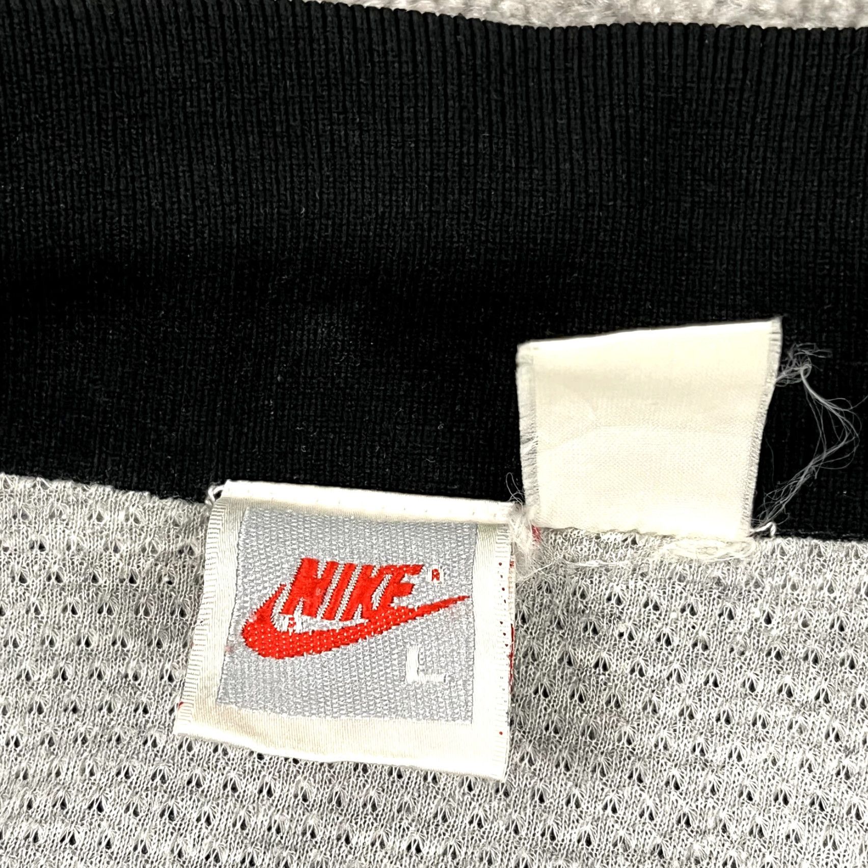 Nike VINTAGE Nike Jacket Mens L Black Purple Windbreaker Swoosh Track Retro 90s Wind-Resistant Nylon Blended Lightweight Outdoor Casual Sports Size US L / EU 52-54 / 3 - 5 Thumbnail