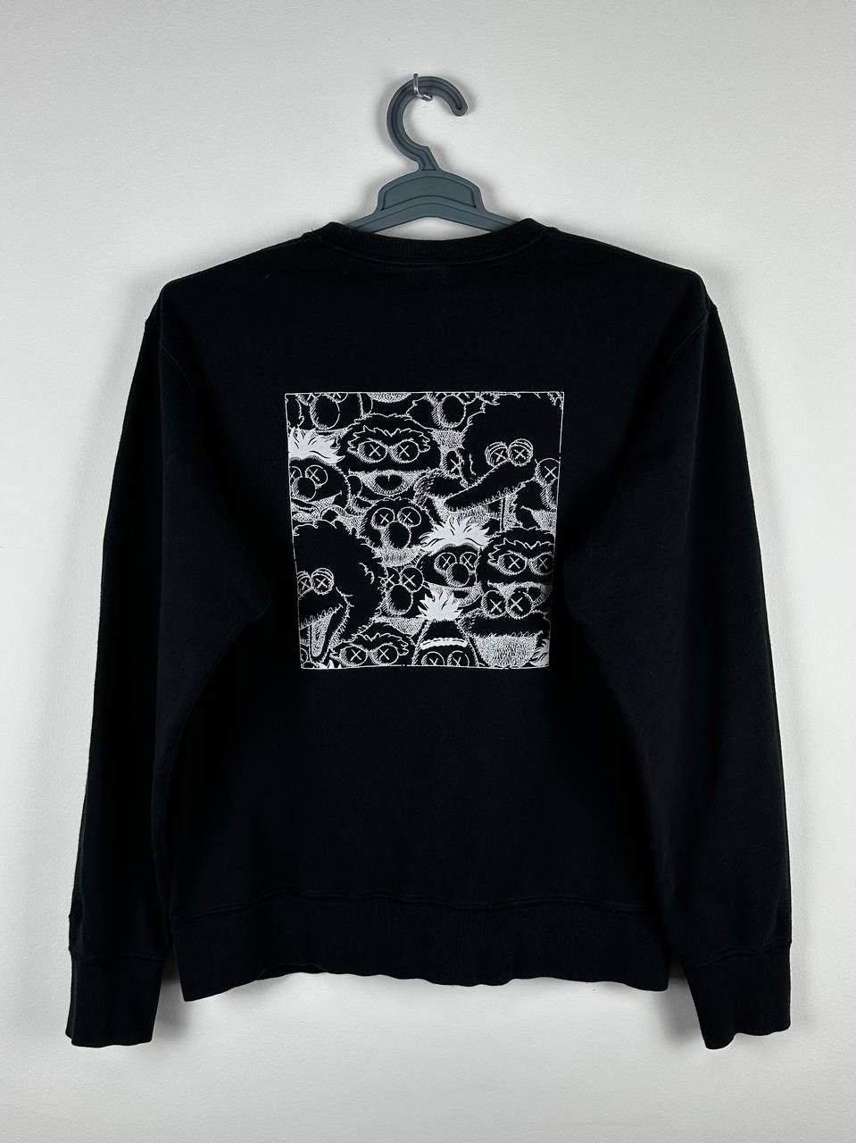 Kaws × Uniqlo KAWS x Uniqlo x Sesame Street Black Sweatshirt Size US S / EU 44-46 / 1 - 1 Thumbnail