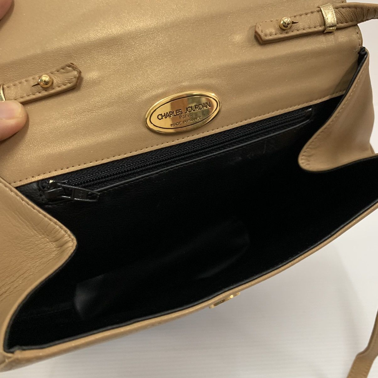 Charles Jourdan Charles Jourdan Leather Slingbag Size ONE SIZE - 9 Thumbnail
