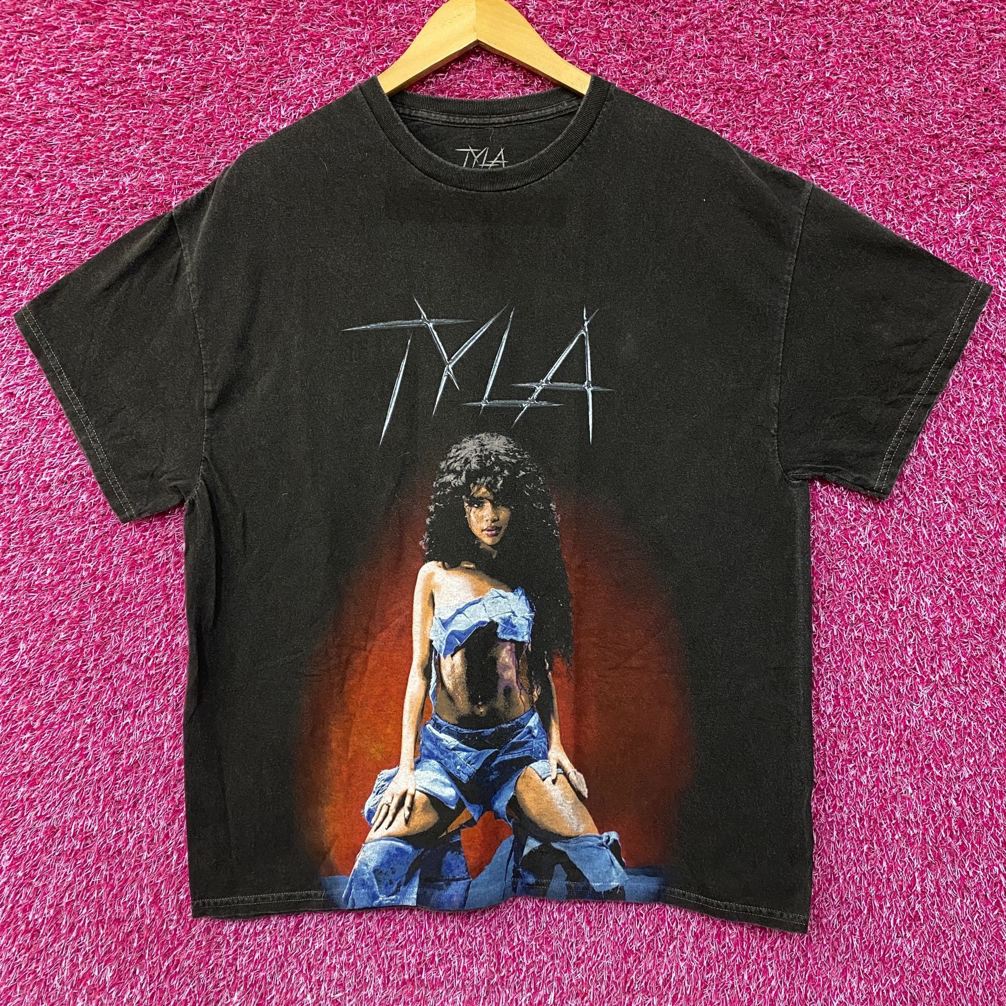 Urban Outfitters Tyla Water Short Sleeve Tee rap Tee size Large Size US L / EU 52-54 / 3 - 1 Thumbnail